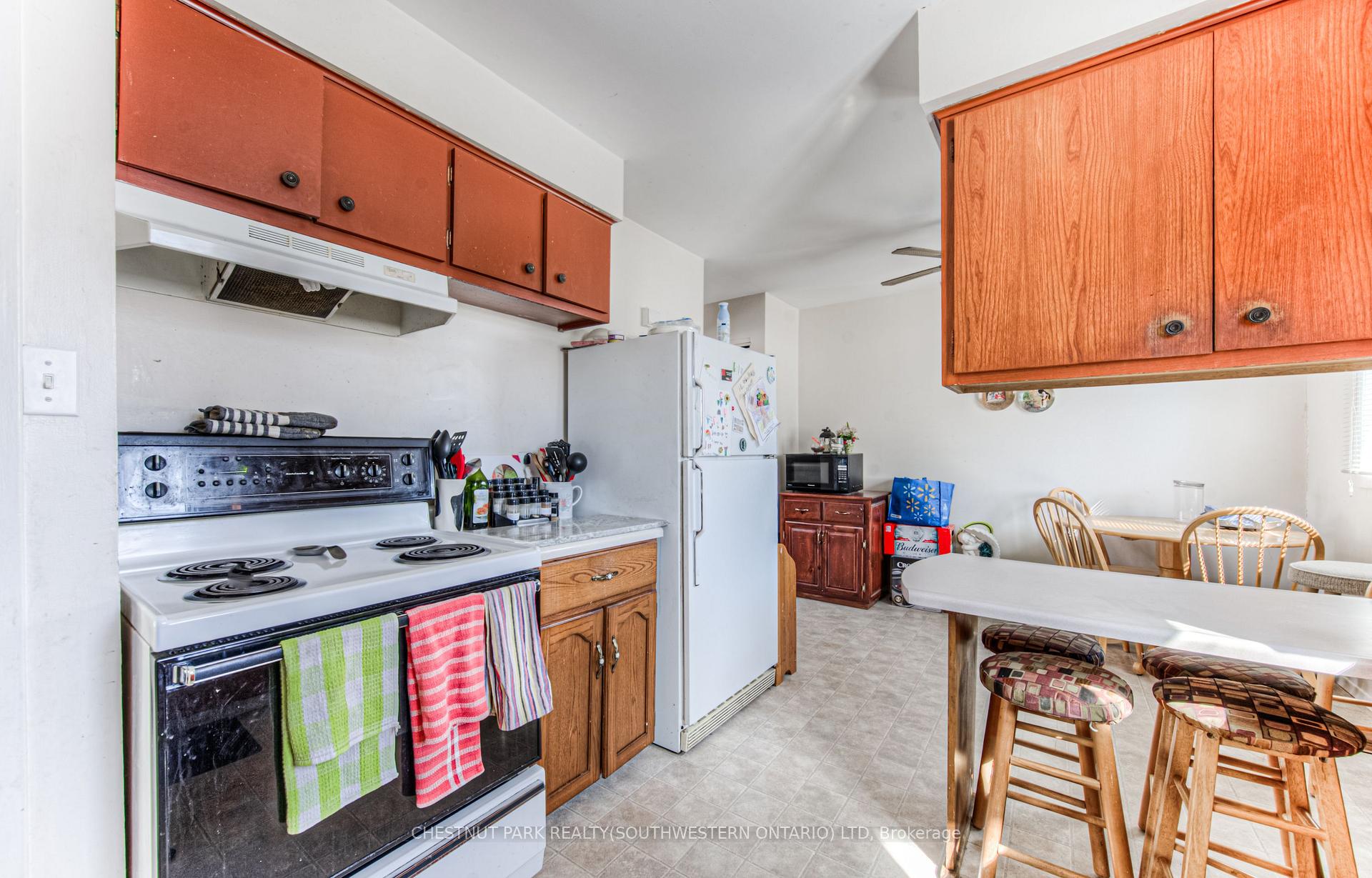 Photo 11 of 65 Overlea Drive, Kitchener — HOMEH