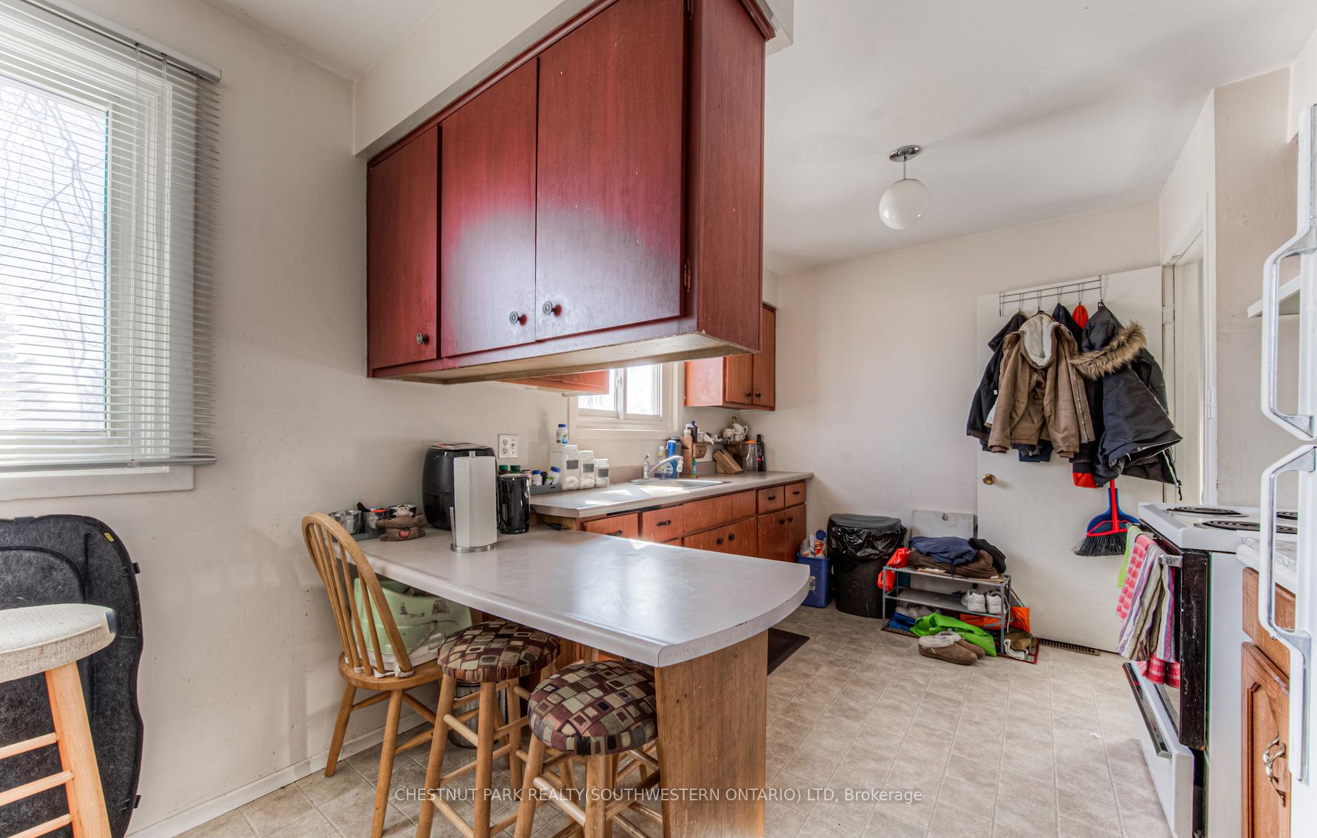 Photo 13 of 65 Overlea Drive, Kitchener — HOMEH