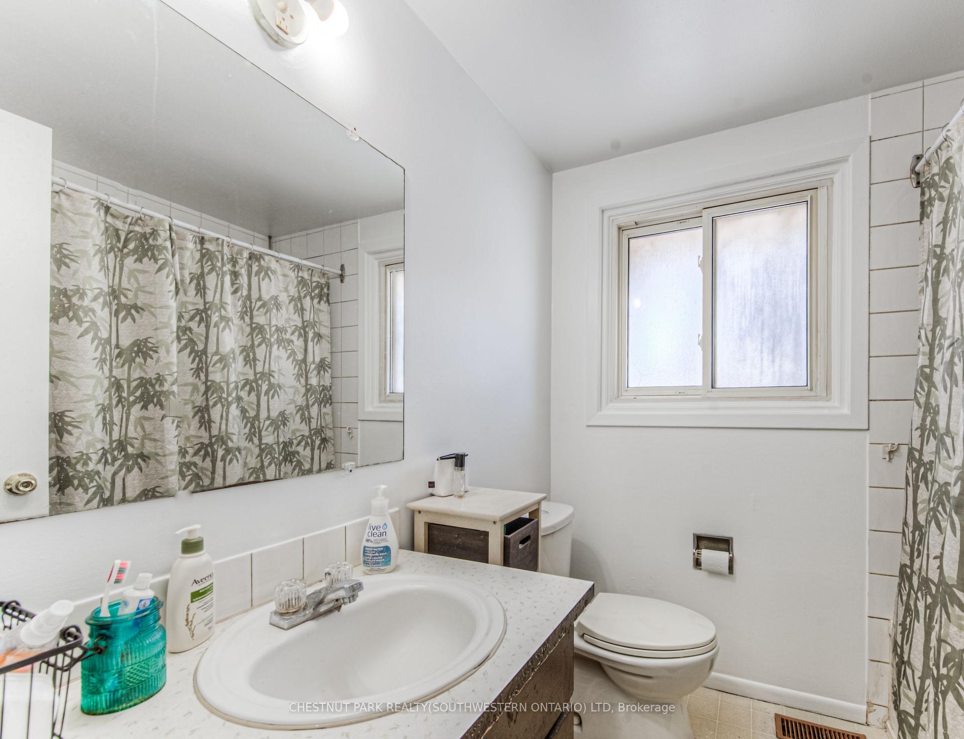 Photo 19 of 65 Overlea Drive, Kitchener — HOMEH