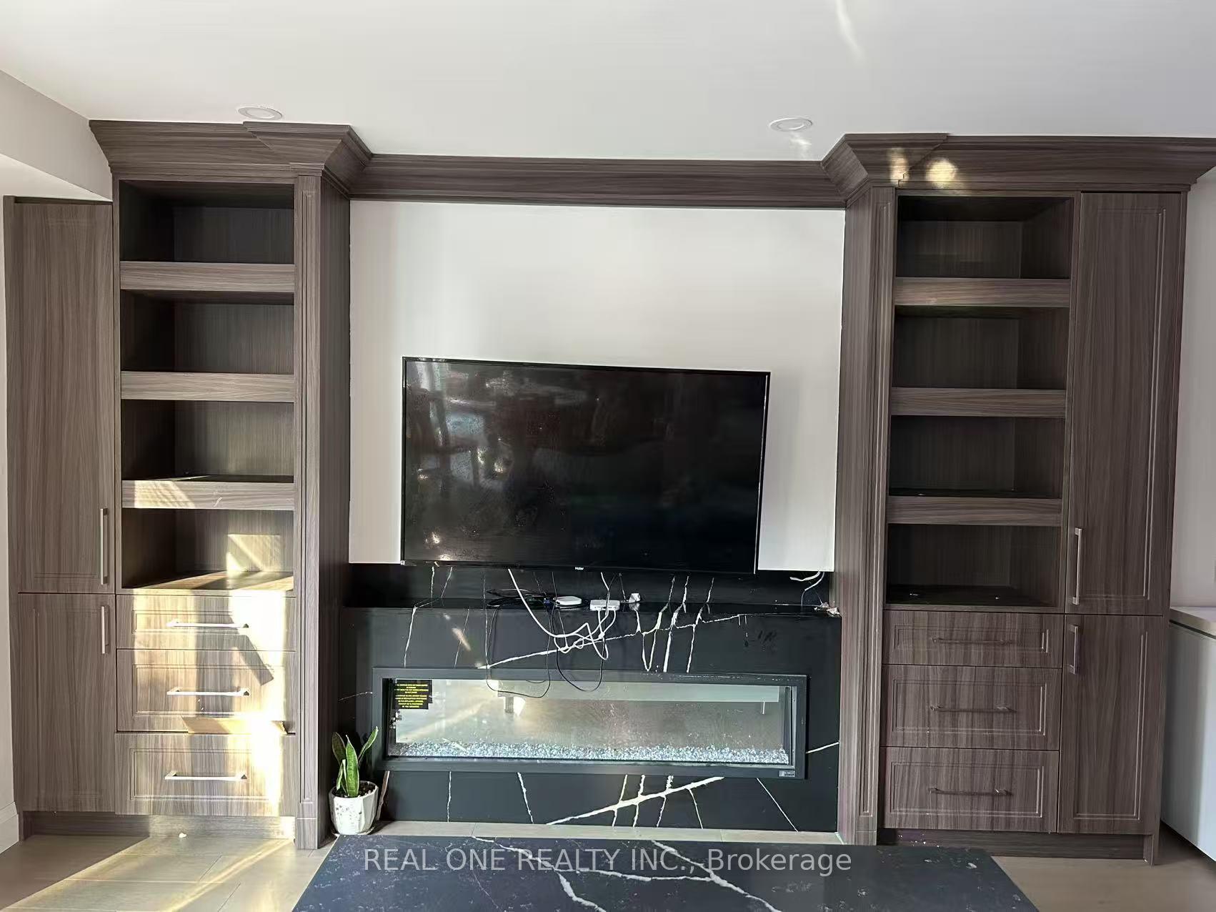 Photo 3 of Unit Upper L, 26 Fairty Drive, Markham, Middlefield — HOMEH