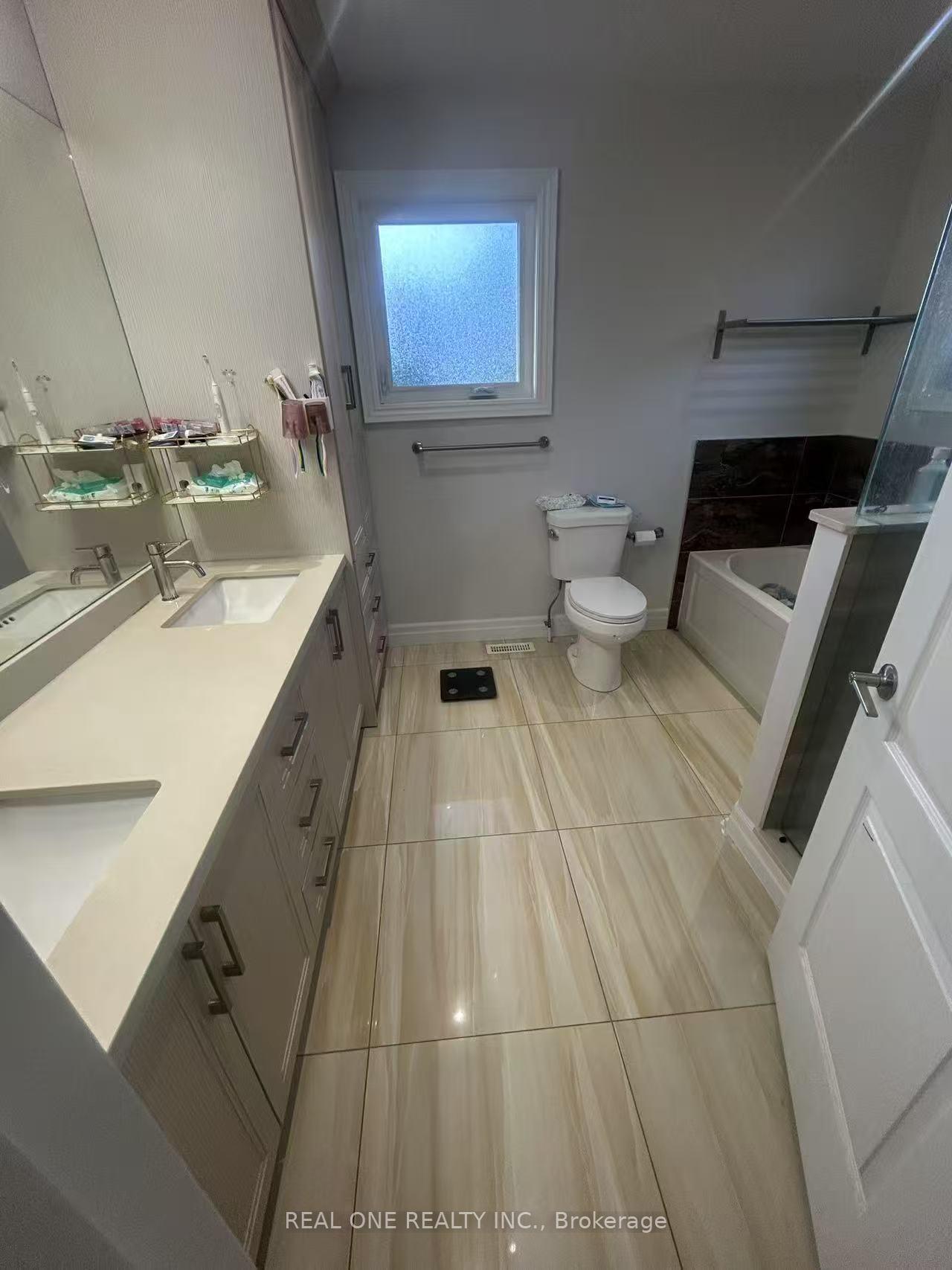 Photo 6 of Unit Upper L, 26 Fairty Drive, Markham, Middlefield — HOMEH