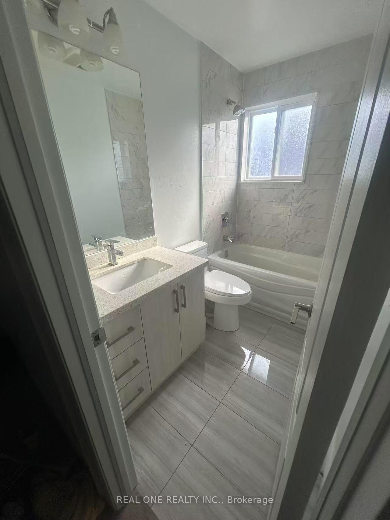 Photo 7 of Unit Upper L, 26 Fairty Drive, Markham, Middlefield — HOMEH