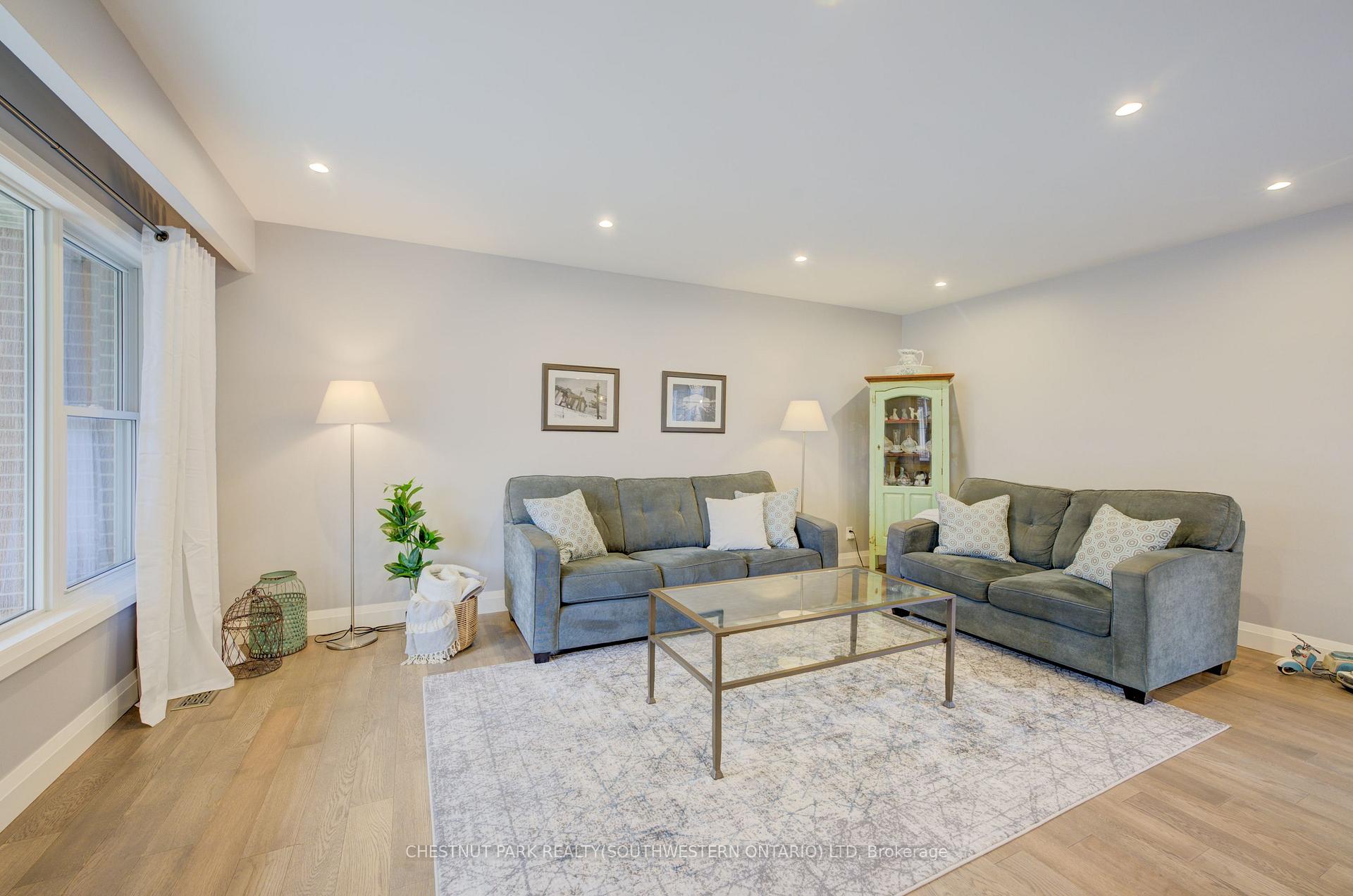 Photo 5 of 45 Uplands Drive, Kitchener — HOMEH