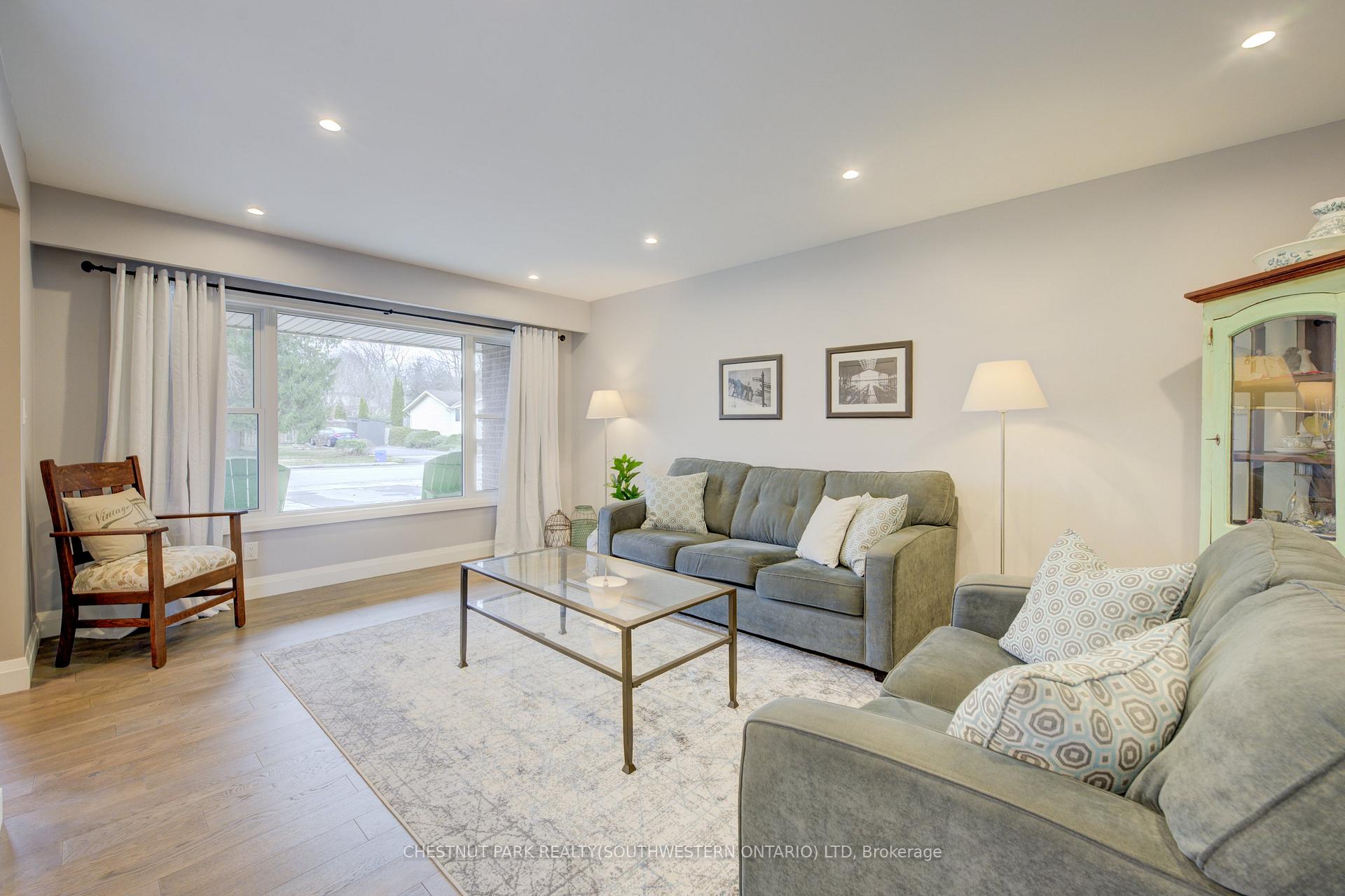 Photo 6 of 45 Uplands Drive, Kitchener — HOMEH
