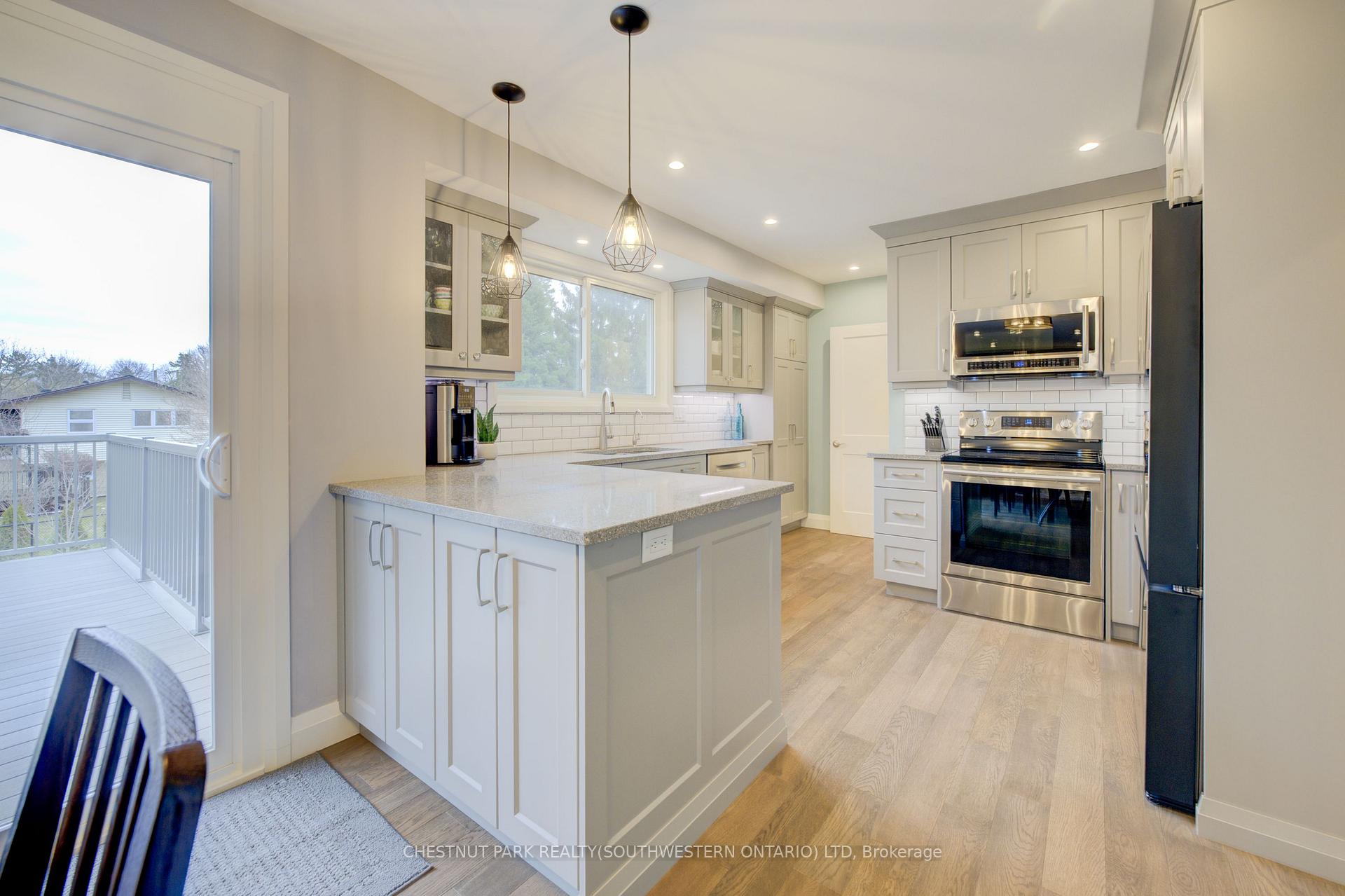 Photo 10 of 45 Uplands Drive, Kitchener — HOMEH