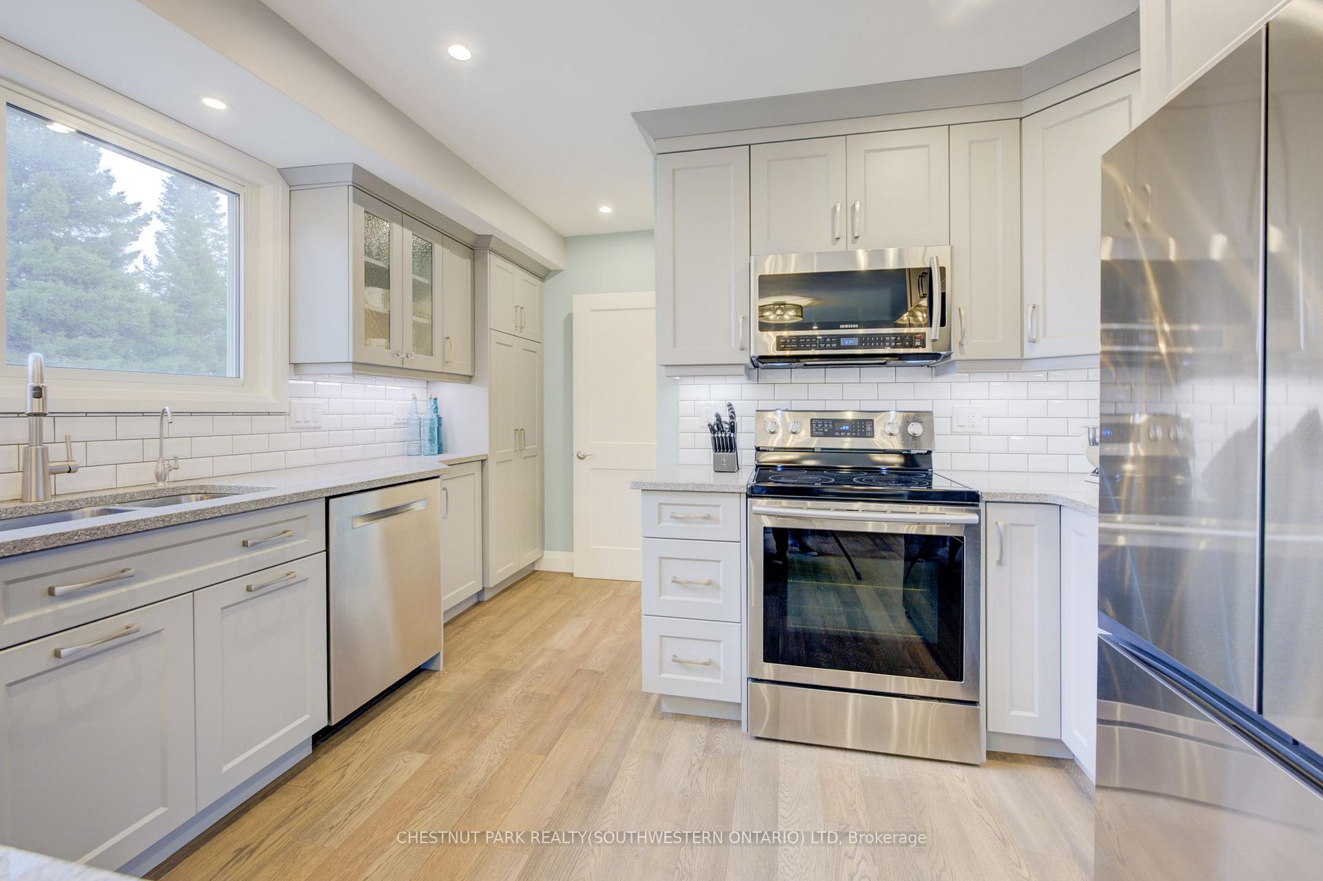 Photo 11 of 45 Uplands Drive, Kitchener — HOMEH