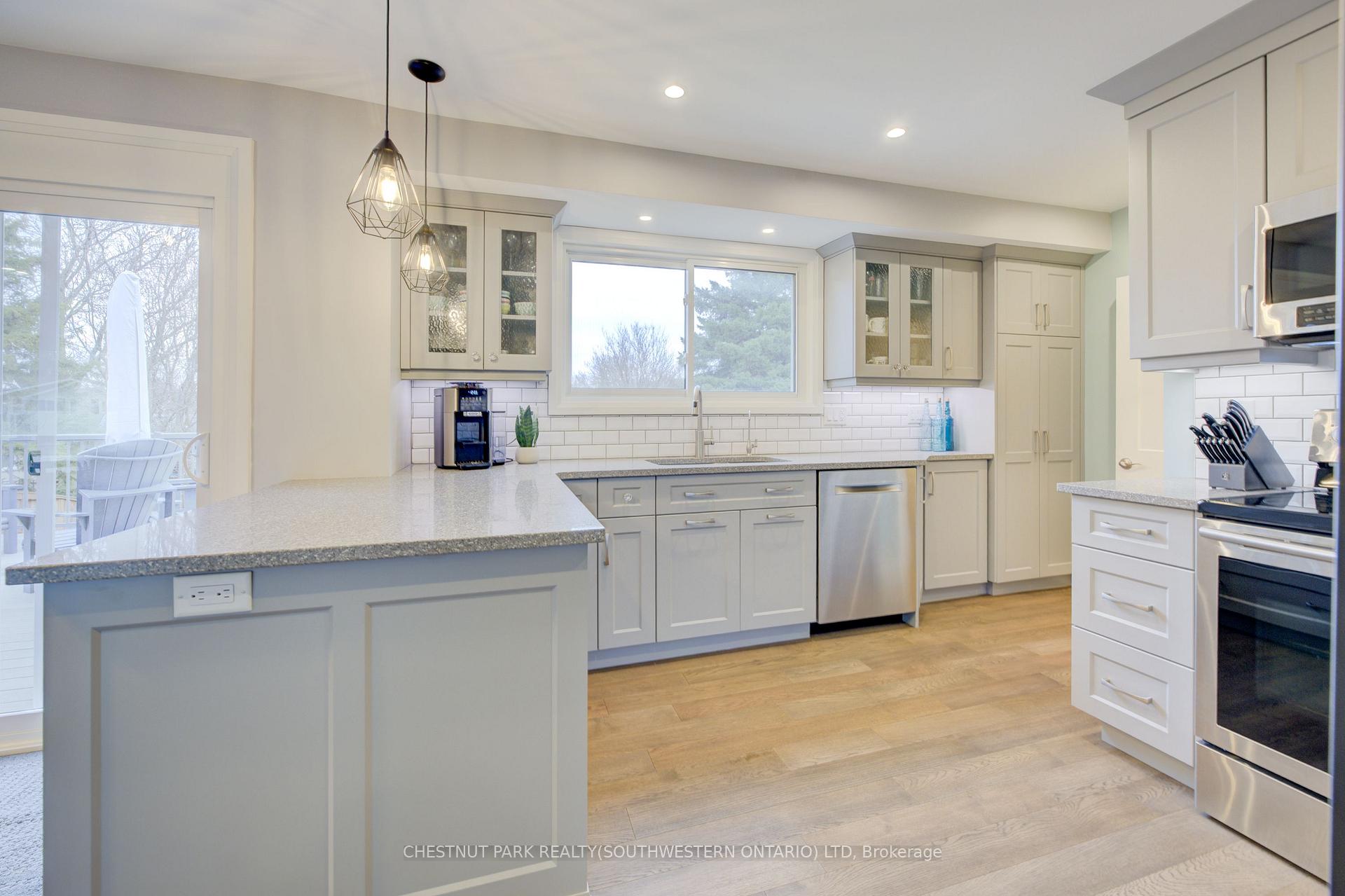 Photo 12 of 45 Uplands Drive, Kitchener — HOMEH