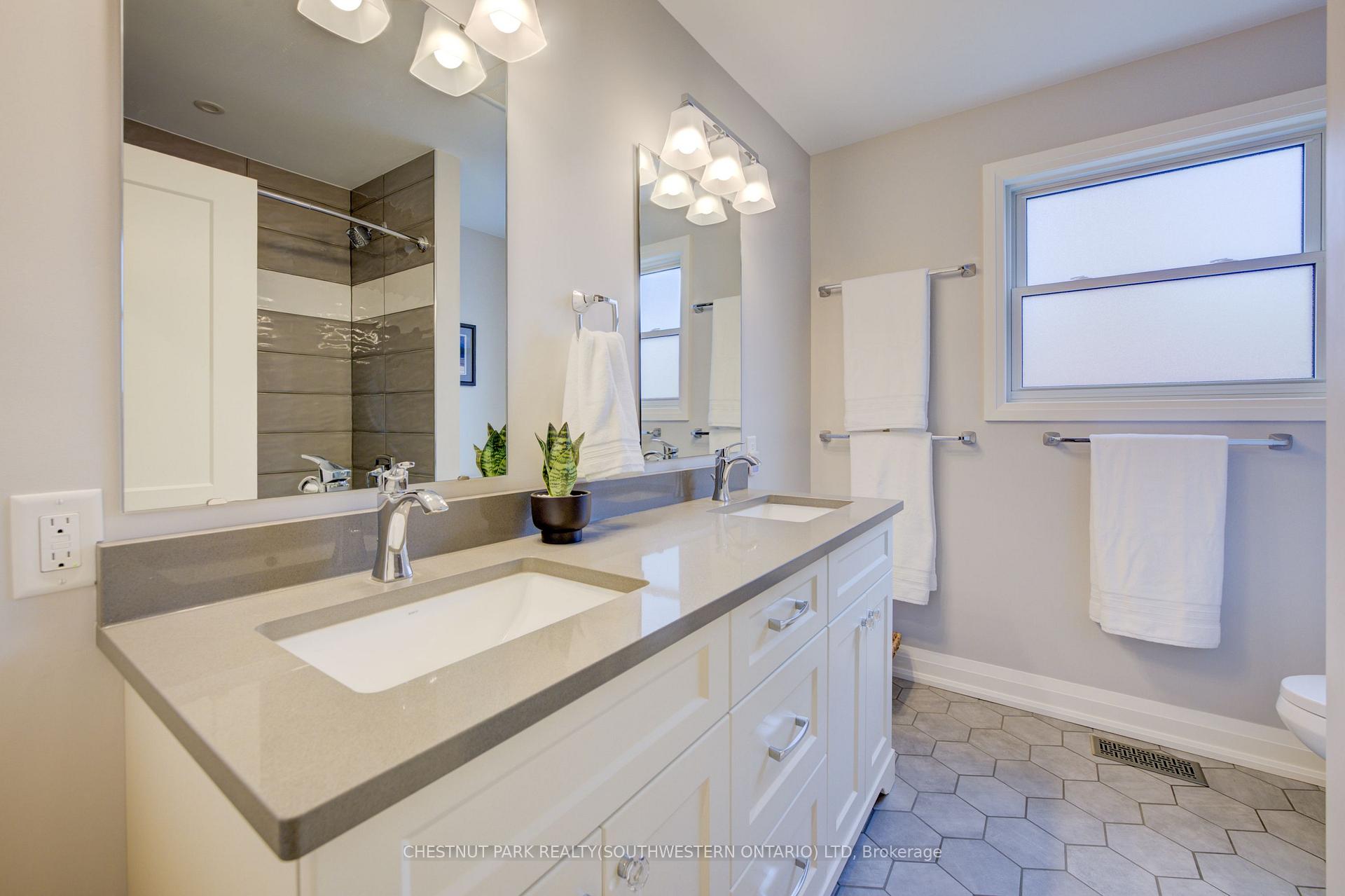 Photo 22 of 45 Uplands Drive, Kitchener — HOMEH