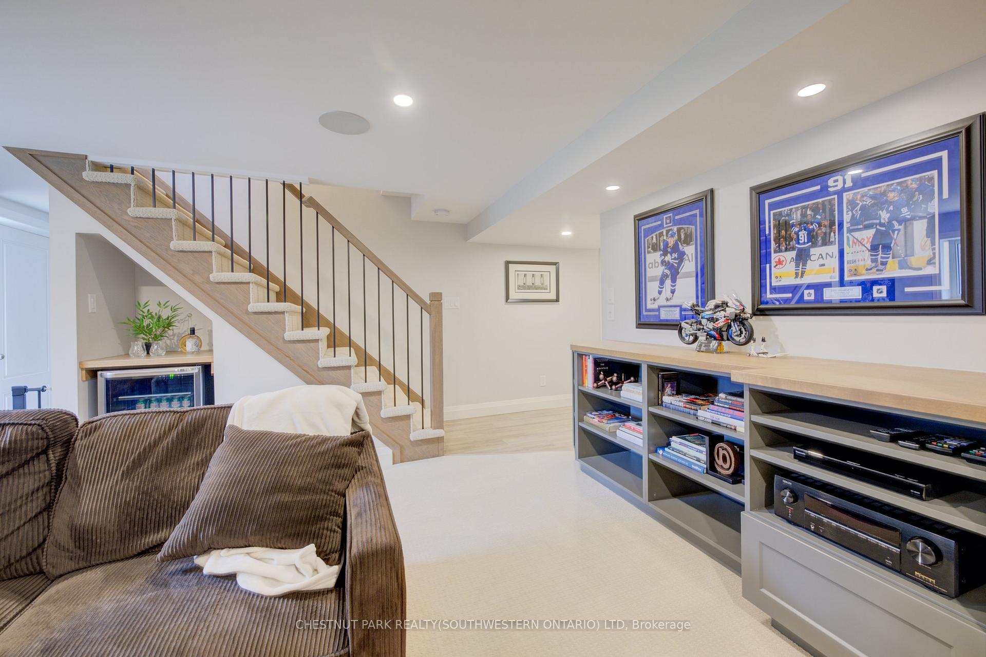 Photo 25 of 45 Uplands Drive, Kitchener — HOMEH