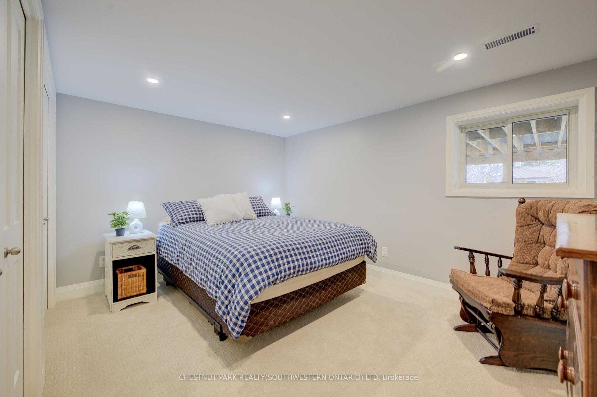Photo 32 of 45 Uplands Drive, Kitchener — HOMEH