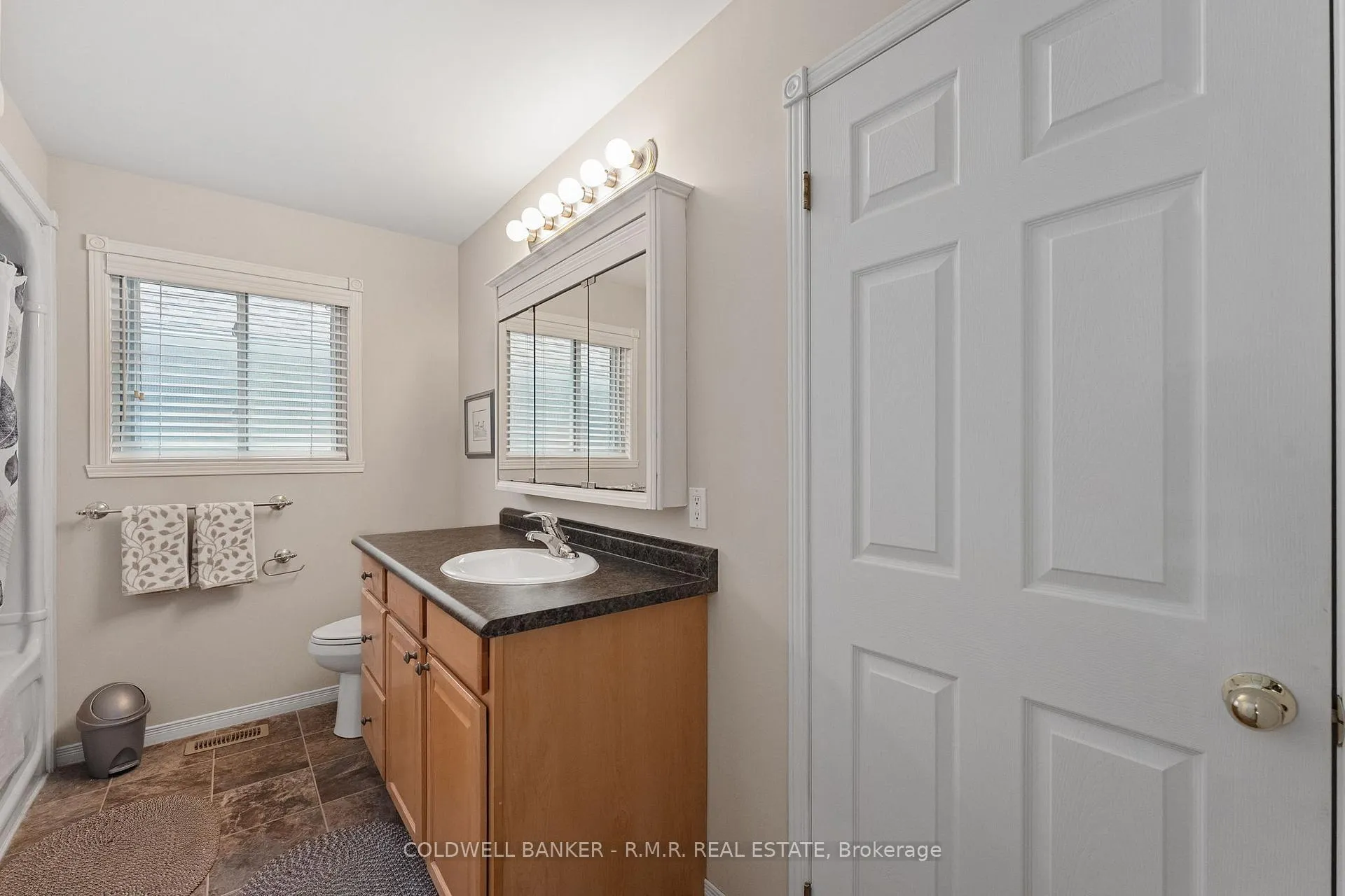 Photo 18 of 34 John Street, Kawartha Lakes, Bobcaygeon — HOMEH