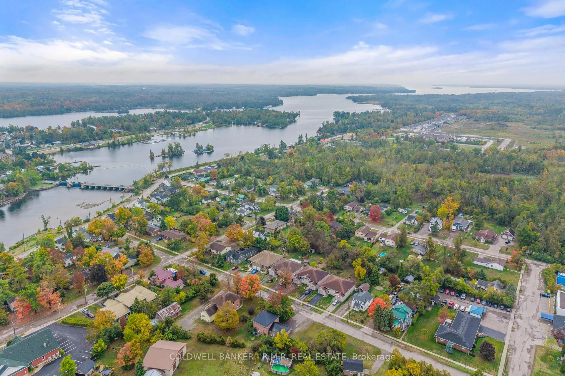 Photo 37 of 34 John Street, Kawartha Lakes, Bobcaygeon — HOMEH