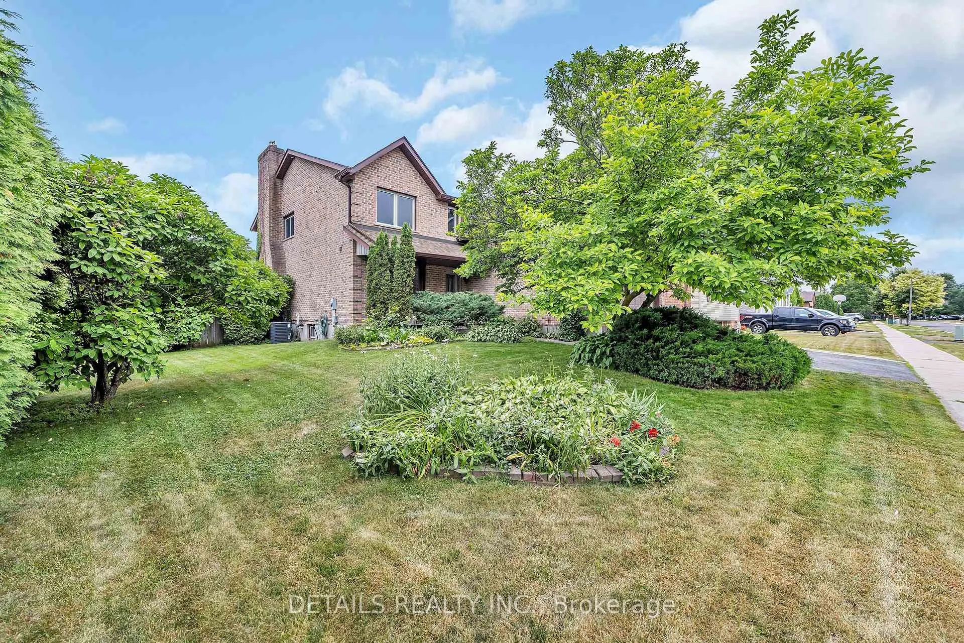 Front of 1020 Ambleside Crescent S