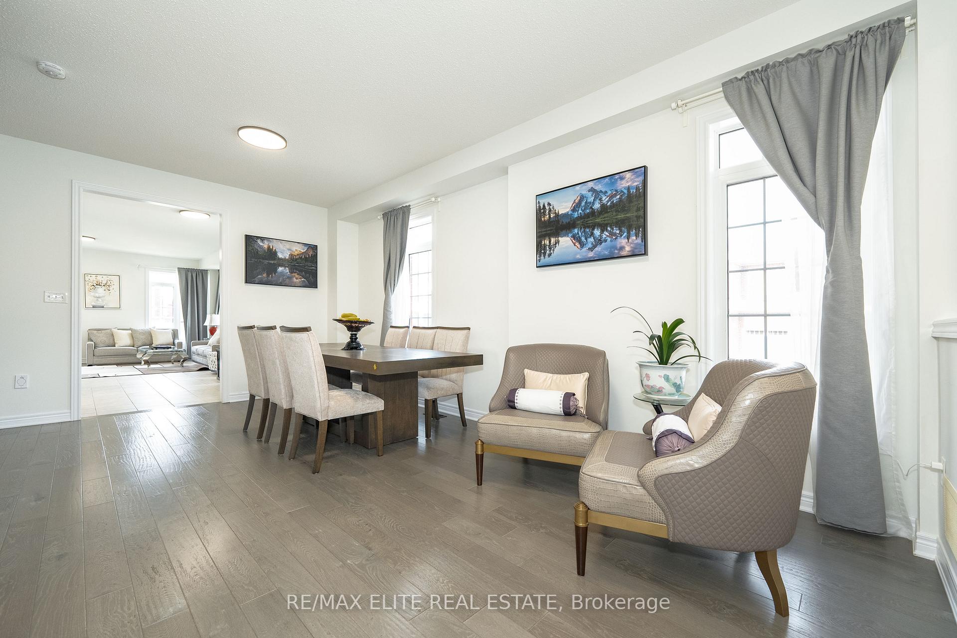 Photo 5 of 32 Titan Trail, Markham, Cedarwood — HOMEH