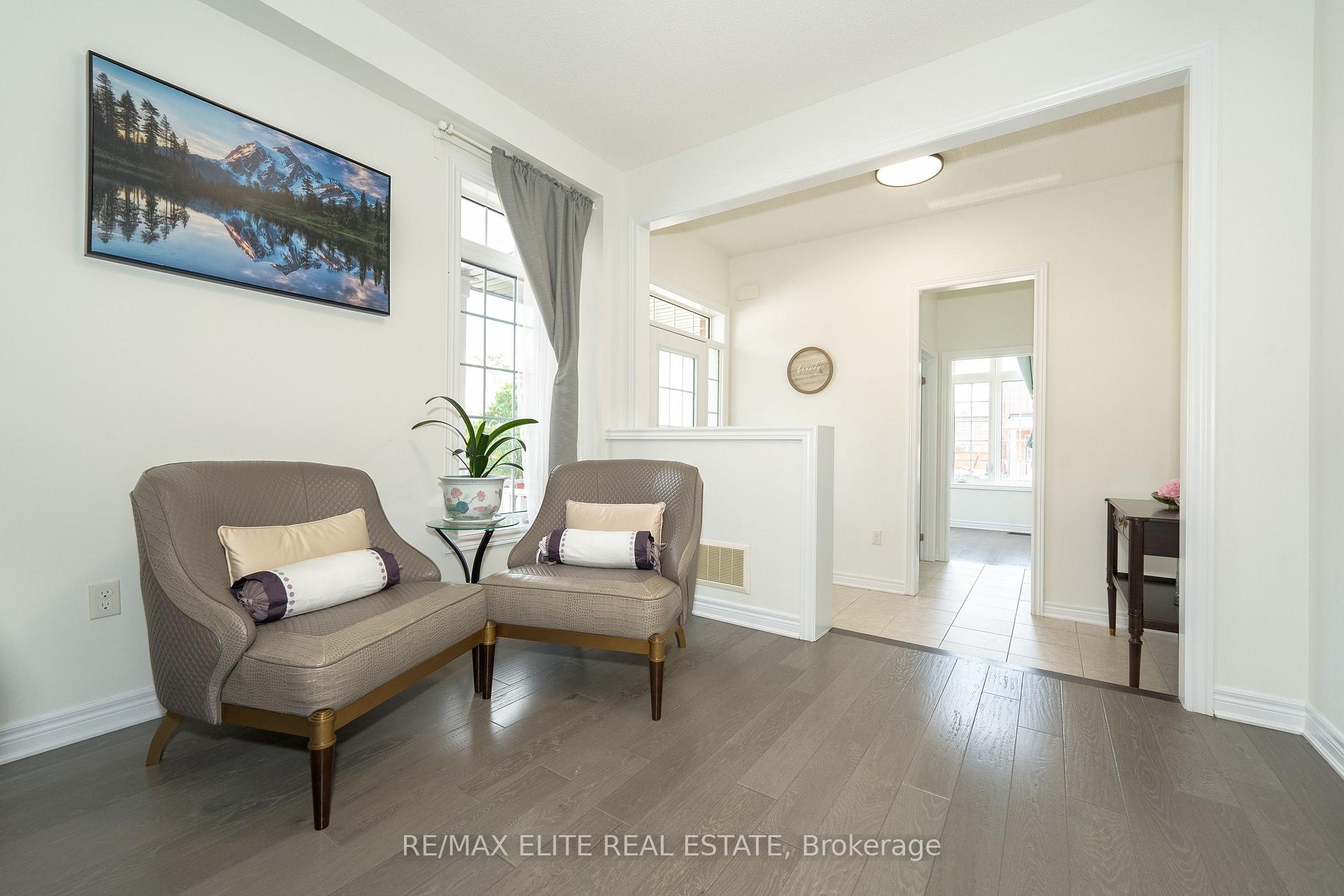 Photo 6 of 32 Titan Trail, Markham, Cedarwood — HOMEH