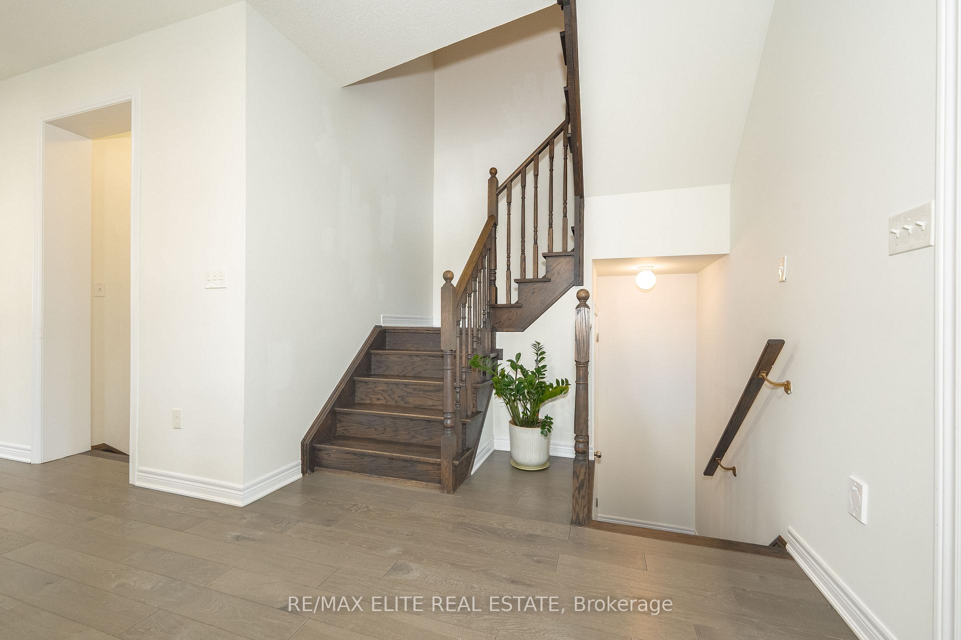 Photo 8 of 32 Titan Trail, Markham, Cedarwood — HOMEH