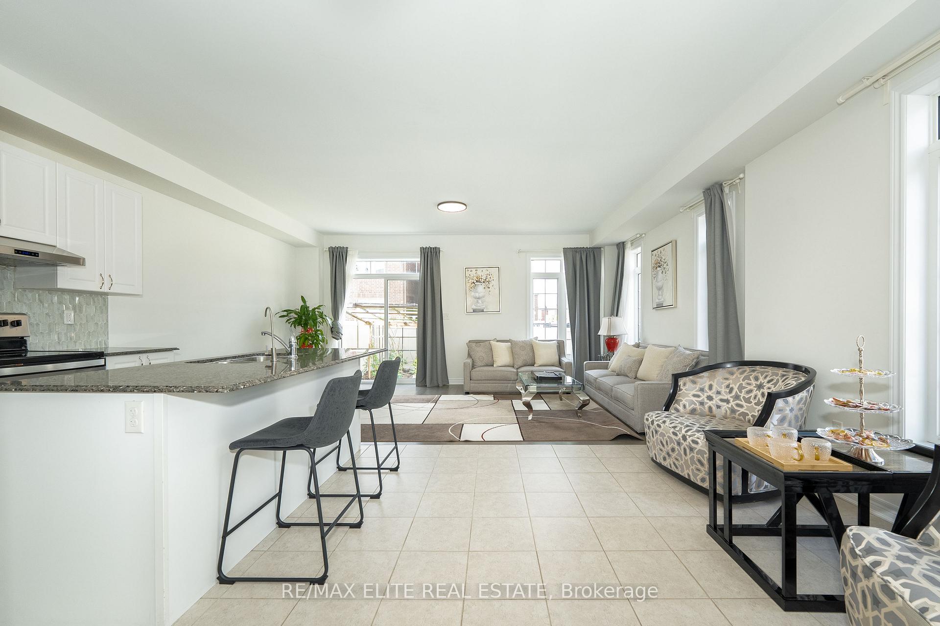 Photo 10 of 32 Titan Trail, Markham, Cedarwood — HOMEH