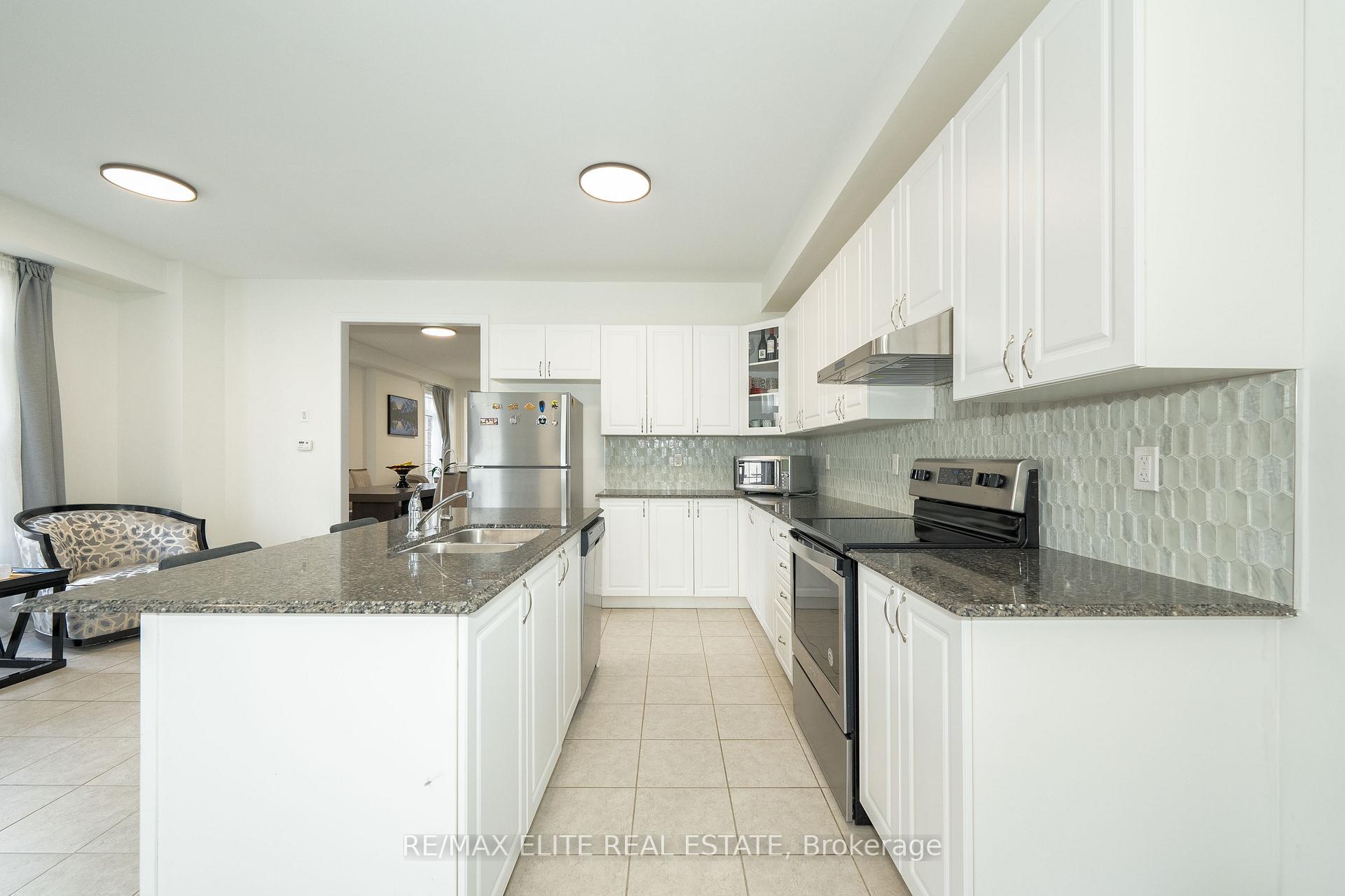 Photo 16 of 32 Titan Trail, Markham, Cedarwood — HOMEH