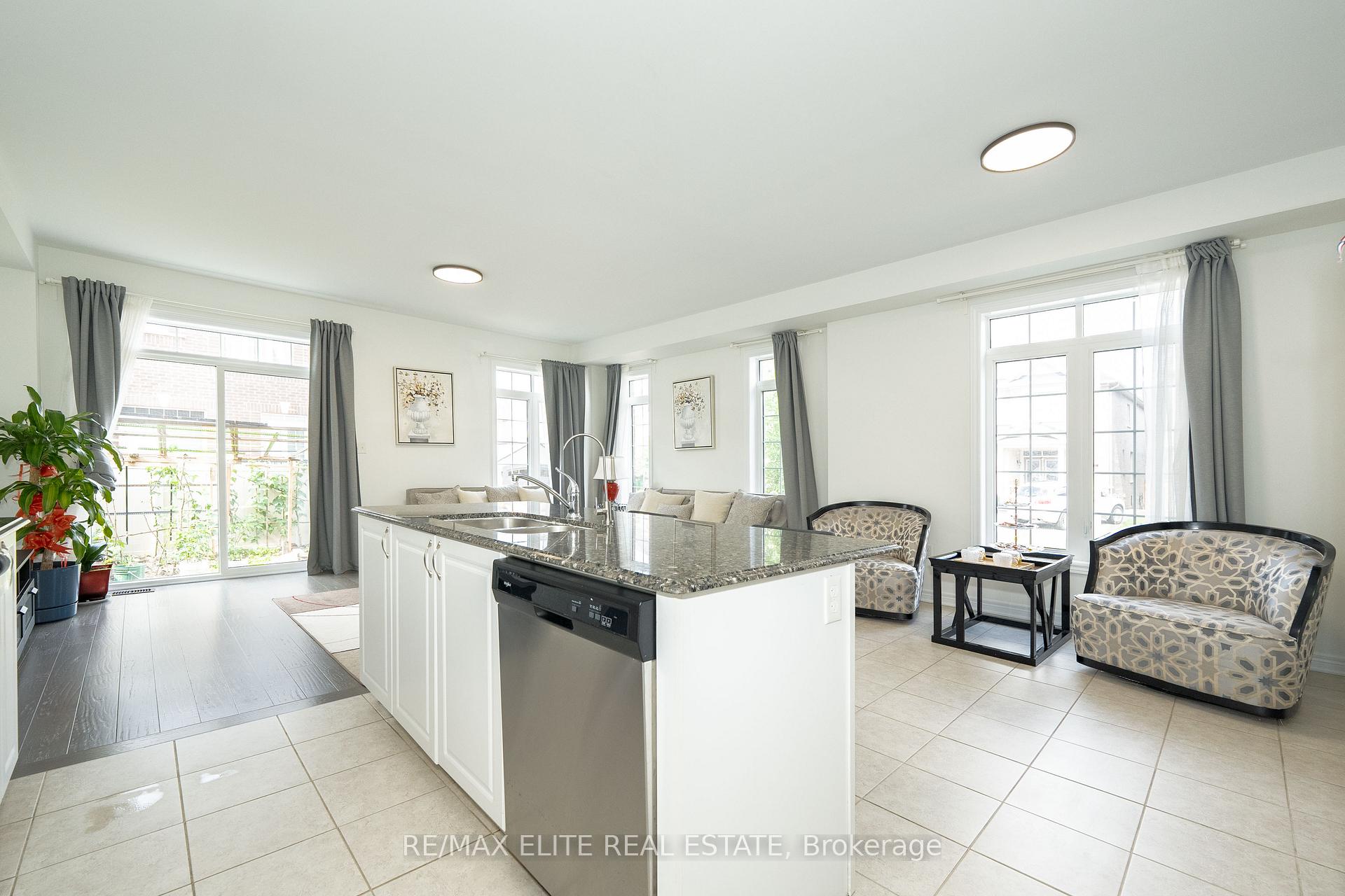 Photo 17 of 32 Titan Trail, Markham, Cedarwood — HOMEH