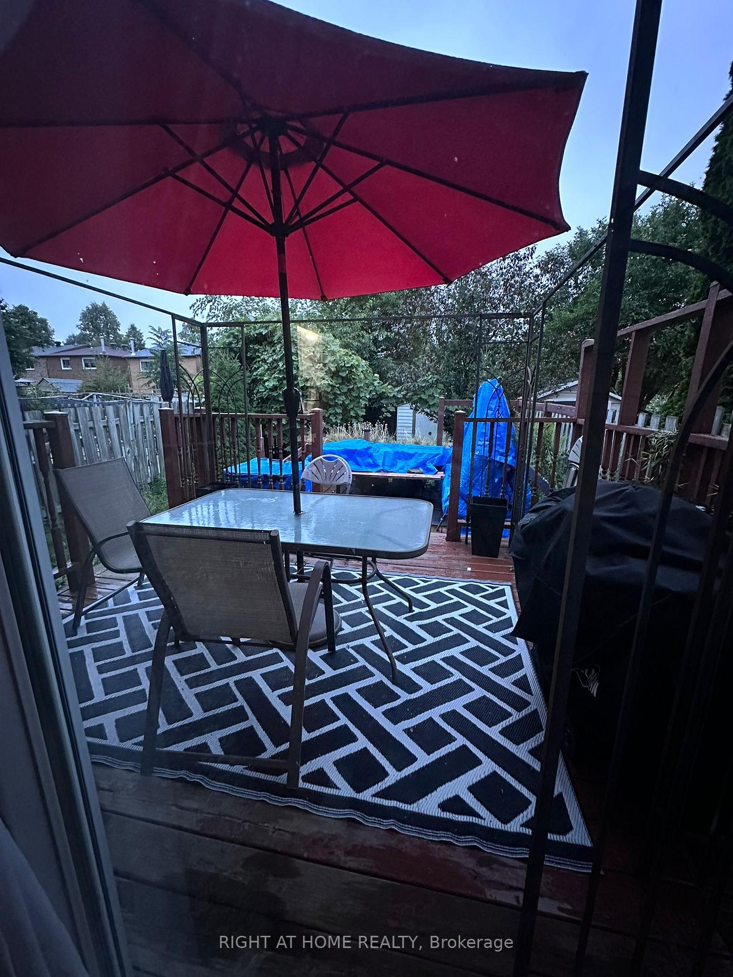 Photo 3 of 130 Dunbar Crescent, Markham, Milliken Mills East — HOMEH