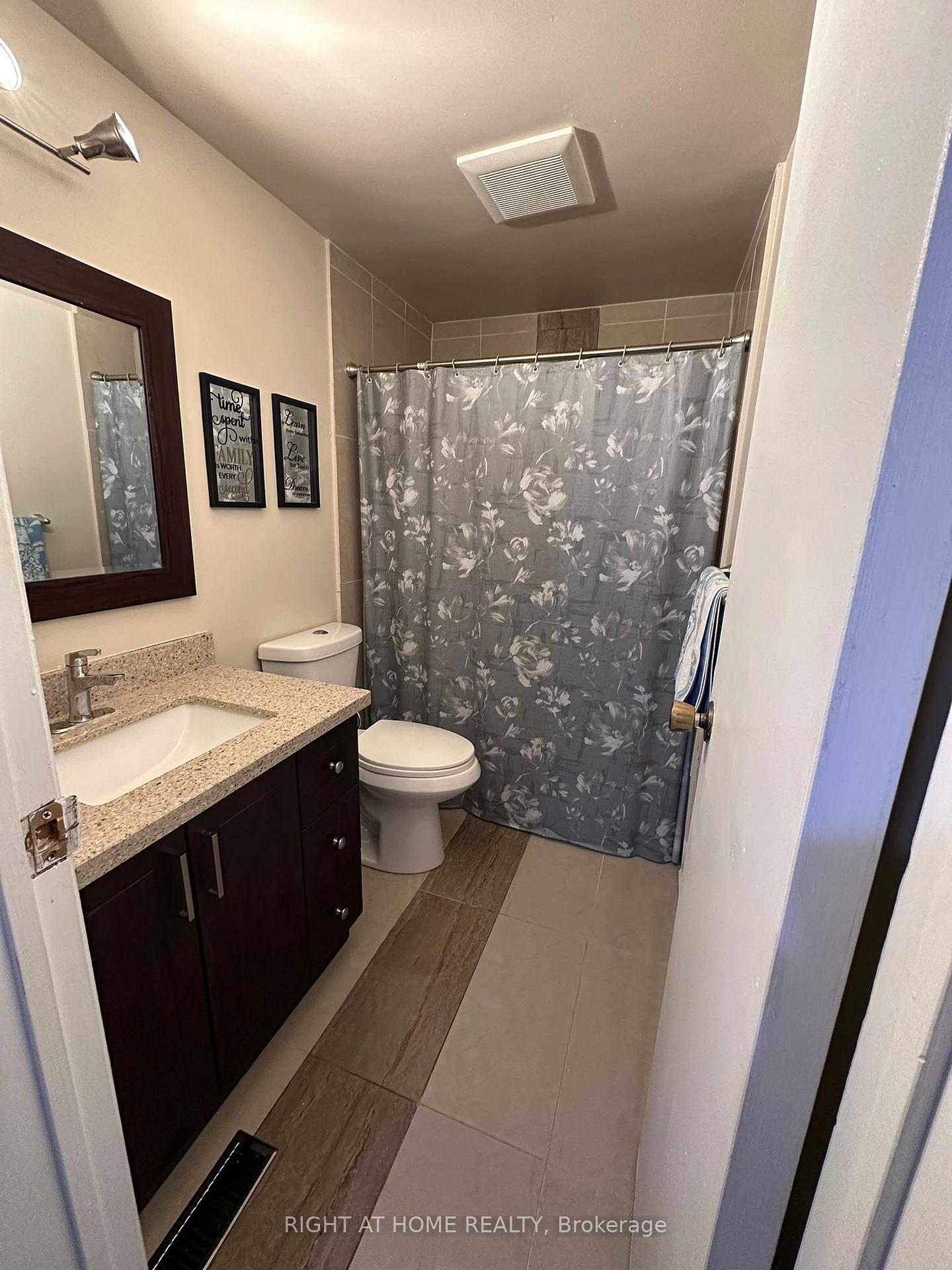 Photo 4 of 130 Dunbar Crescent, Markham, Milliken Mills East — HOMEH