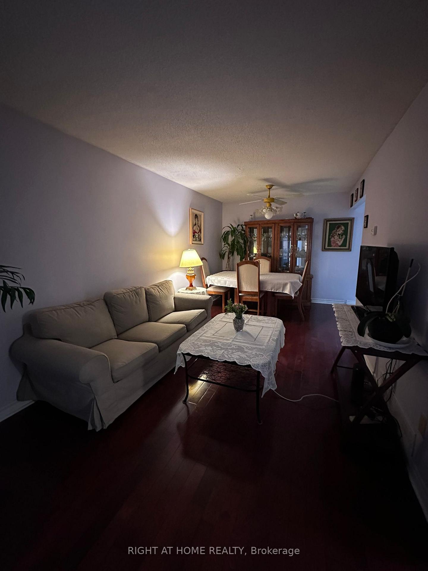 Photo 5 of 130 Dunbar Crescent, Markham, Milliken Mills East — HOMEH