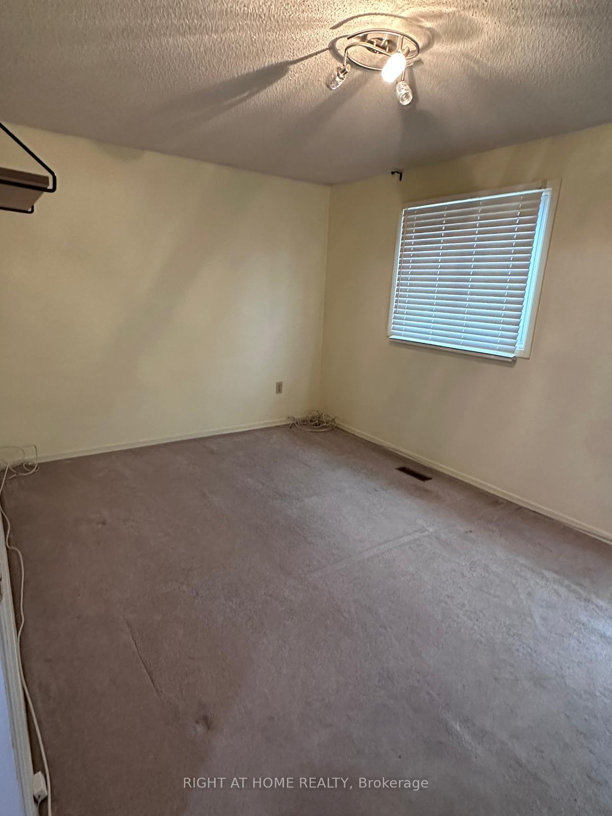 Photo 7 of 130 Dunbar Crescent, Markham, Milliken Mills East — HOMEH