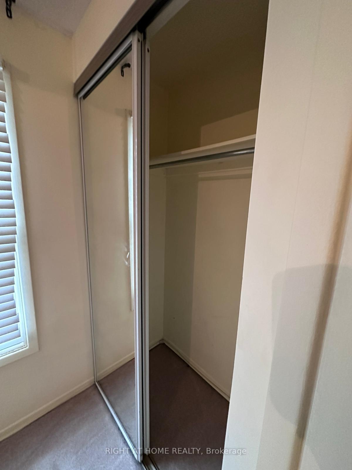 Photo 9 of 130 Dunbar Crescent, Markham, Milliken Mills East — HOMEH