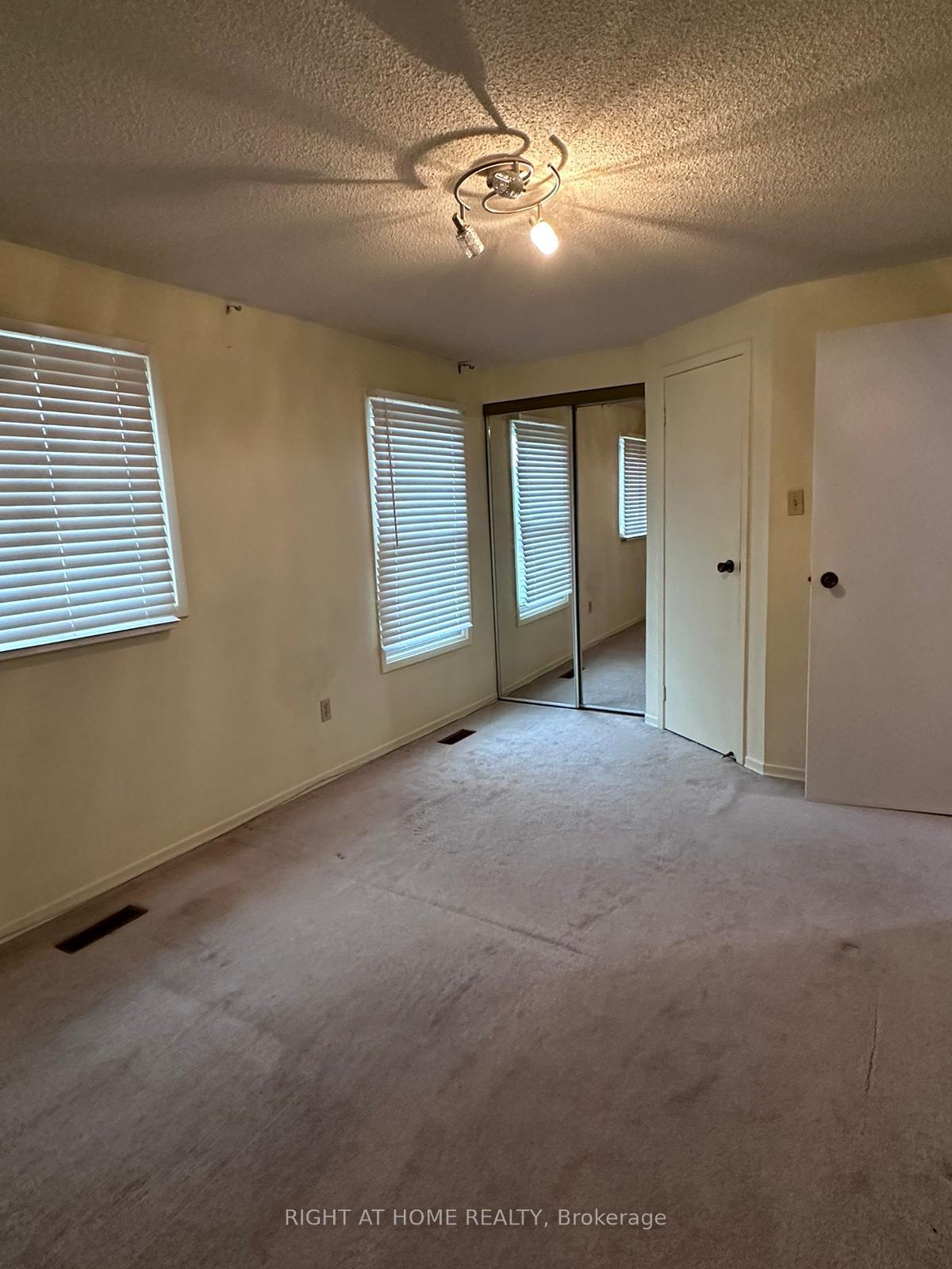 Photo 18 of 130 Dunbar Crescent, Markham, Milliken Mills East — HOMEH