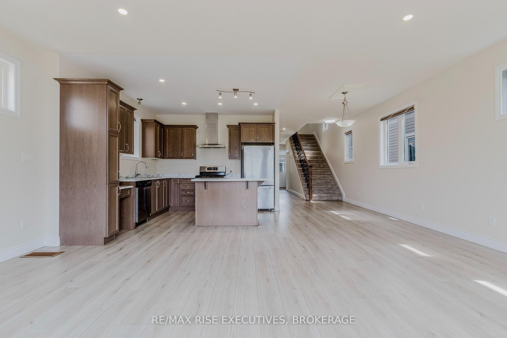 Photo 5 of 463 Beth Crescent, Kingston, City Northwest — HOMEH