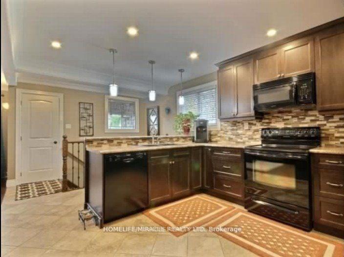Photo 9 of 133 Adis Avenue, Hamilton, Gurnett — HOMEH