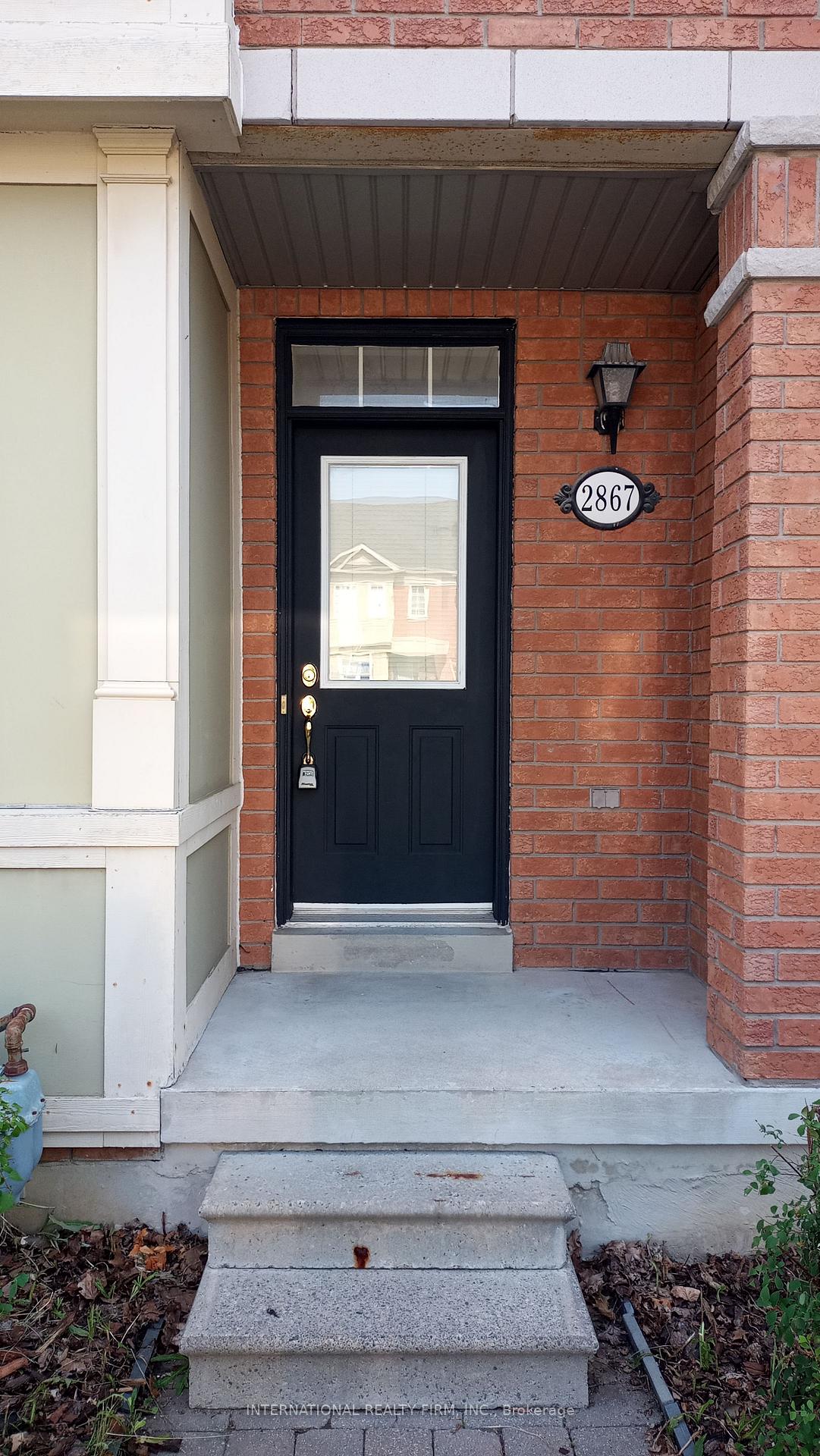 Front of 2867 Bur Oak Avenue