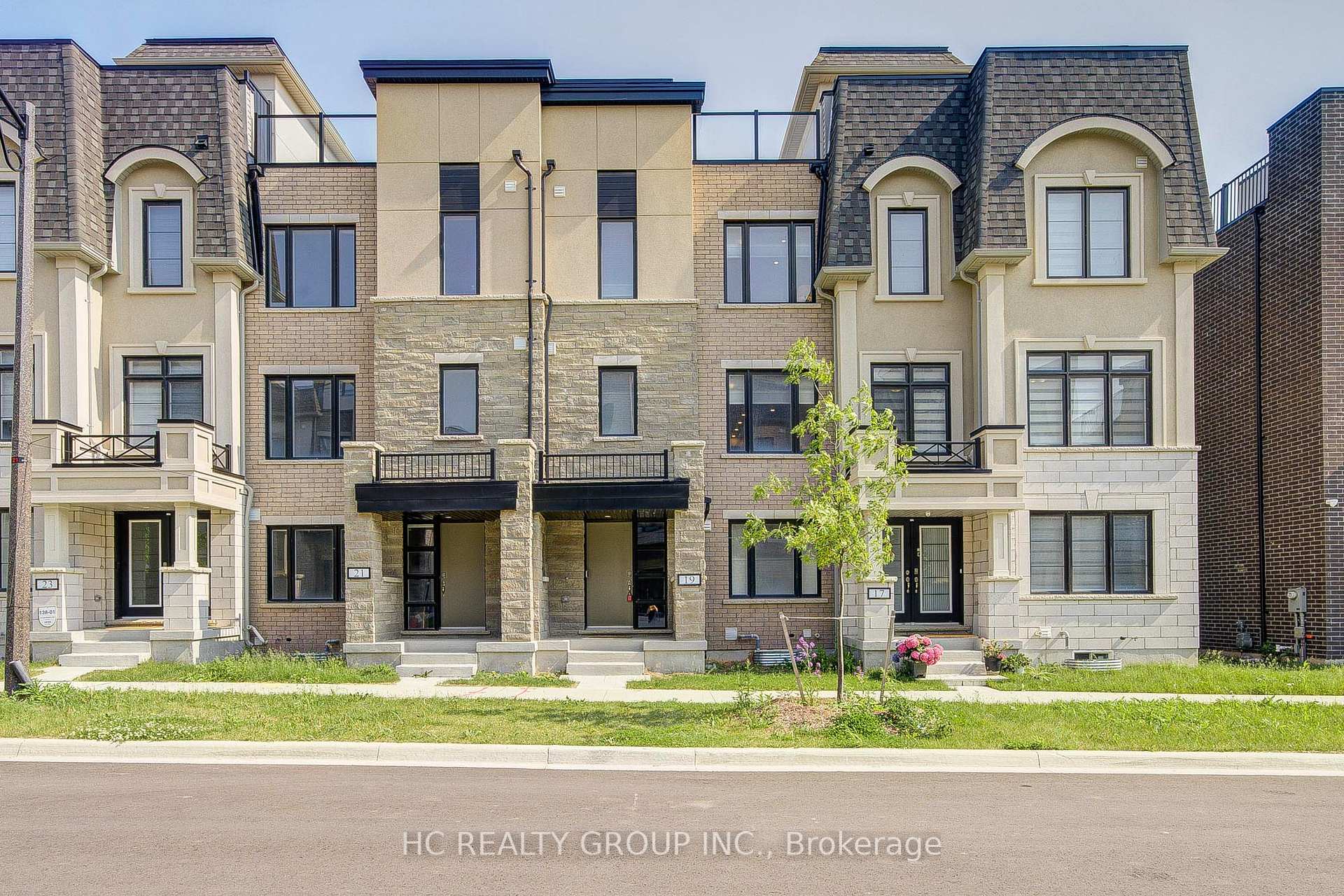 Front of 19 Guardhouse Crescent