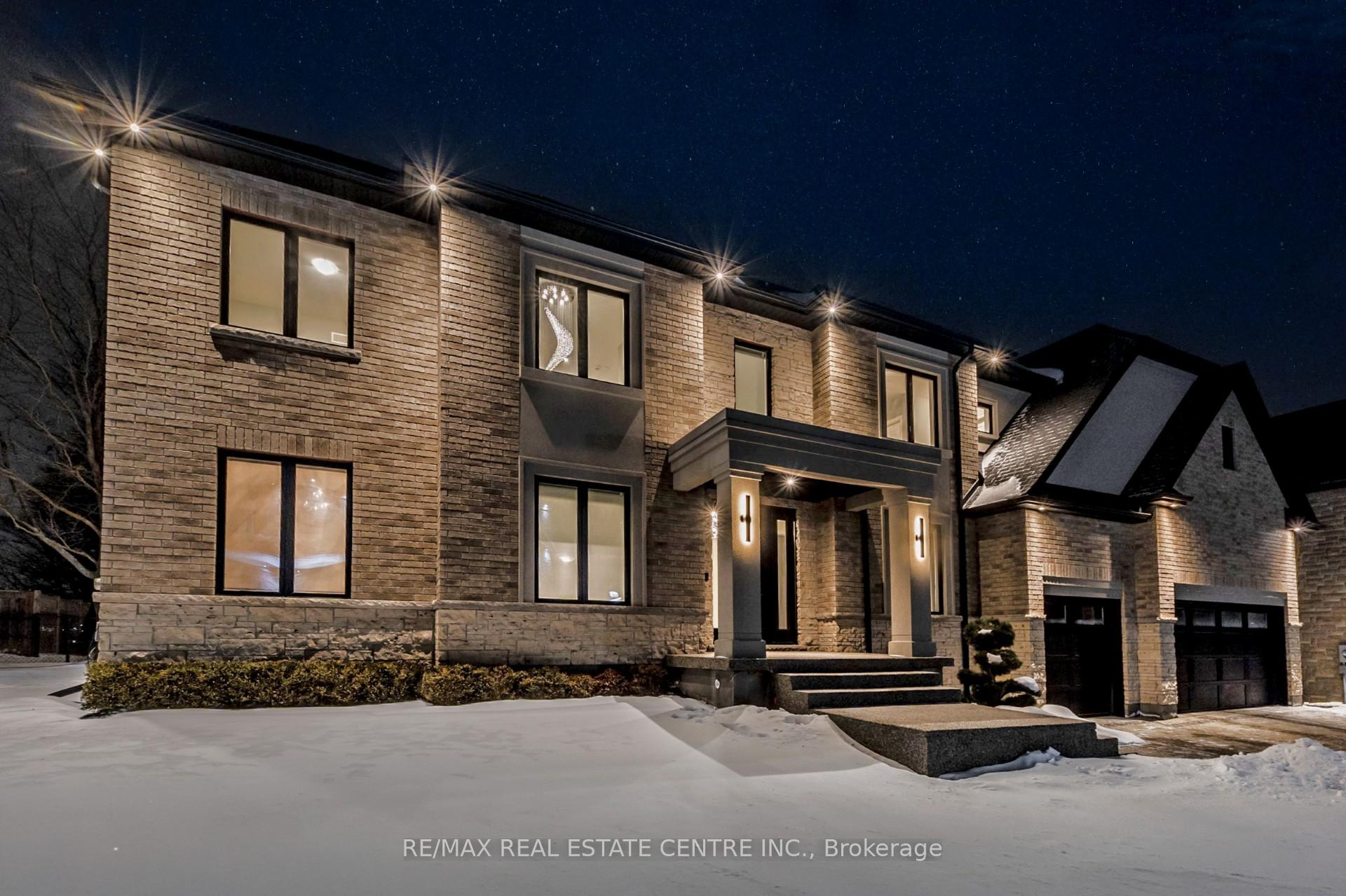Photo 1 of Unit 4, 258 Edgewater Crescent, Kitchener, Grand River South — HOMEH