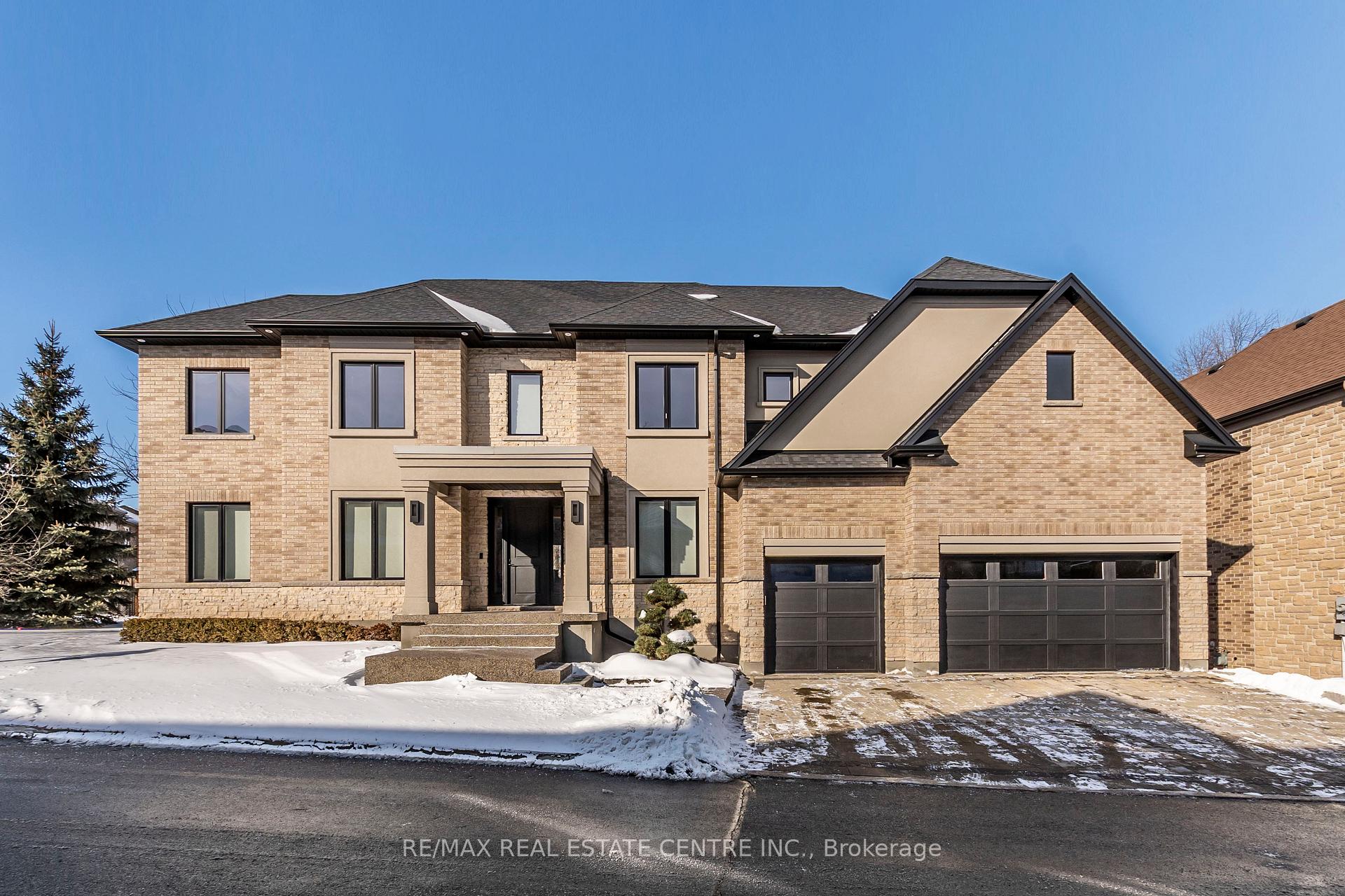 Photo 3 of Unit 4, 258 Edgewater Crescent, Kitchener, Grand River South — HOMEH