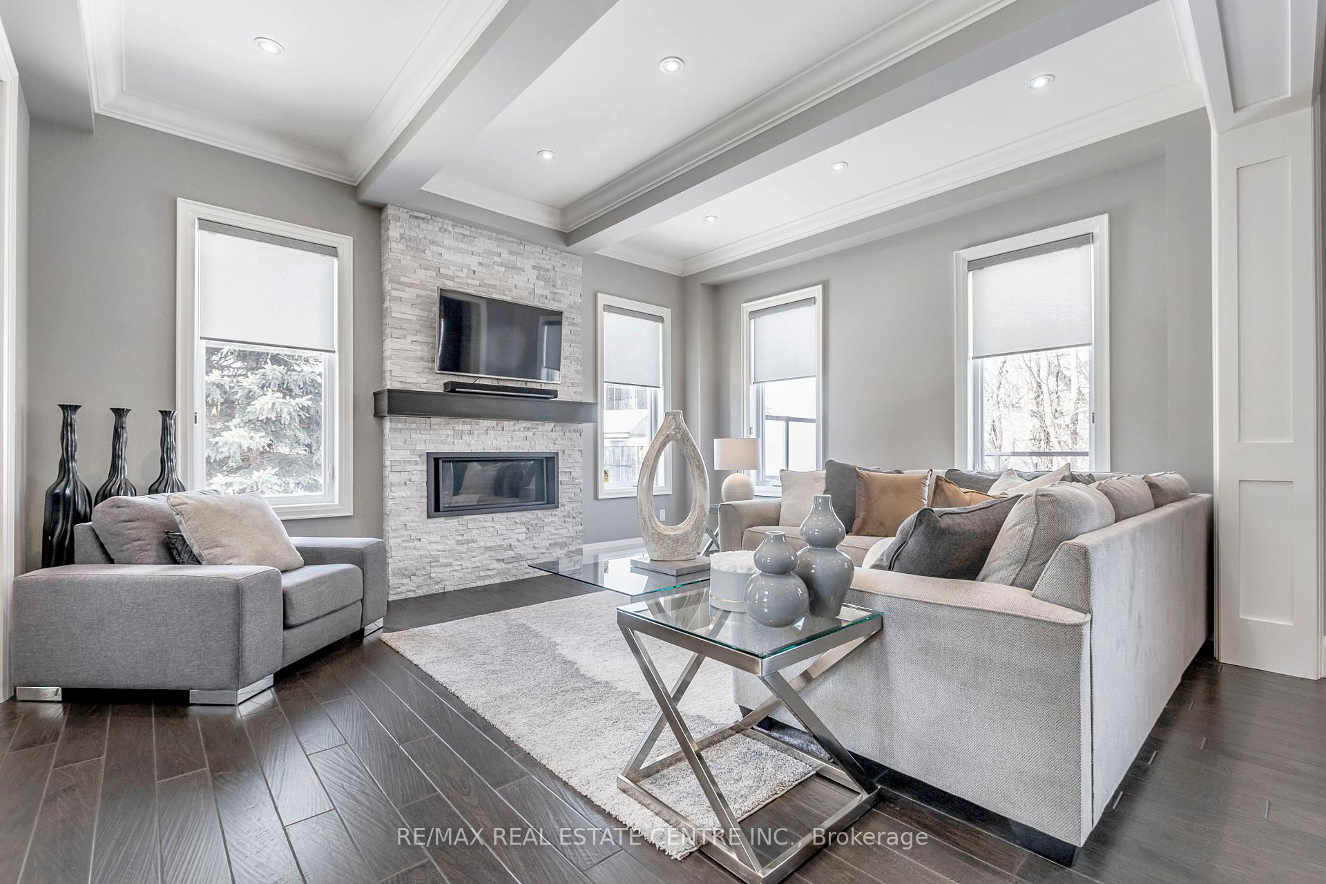 Photo 5 of Unit 4, 258 Edgewater Crescent, Kitchener, Grand River South — HOMEH