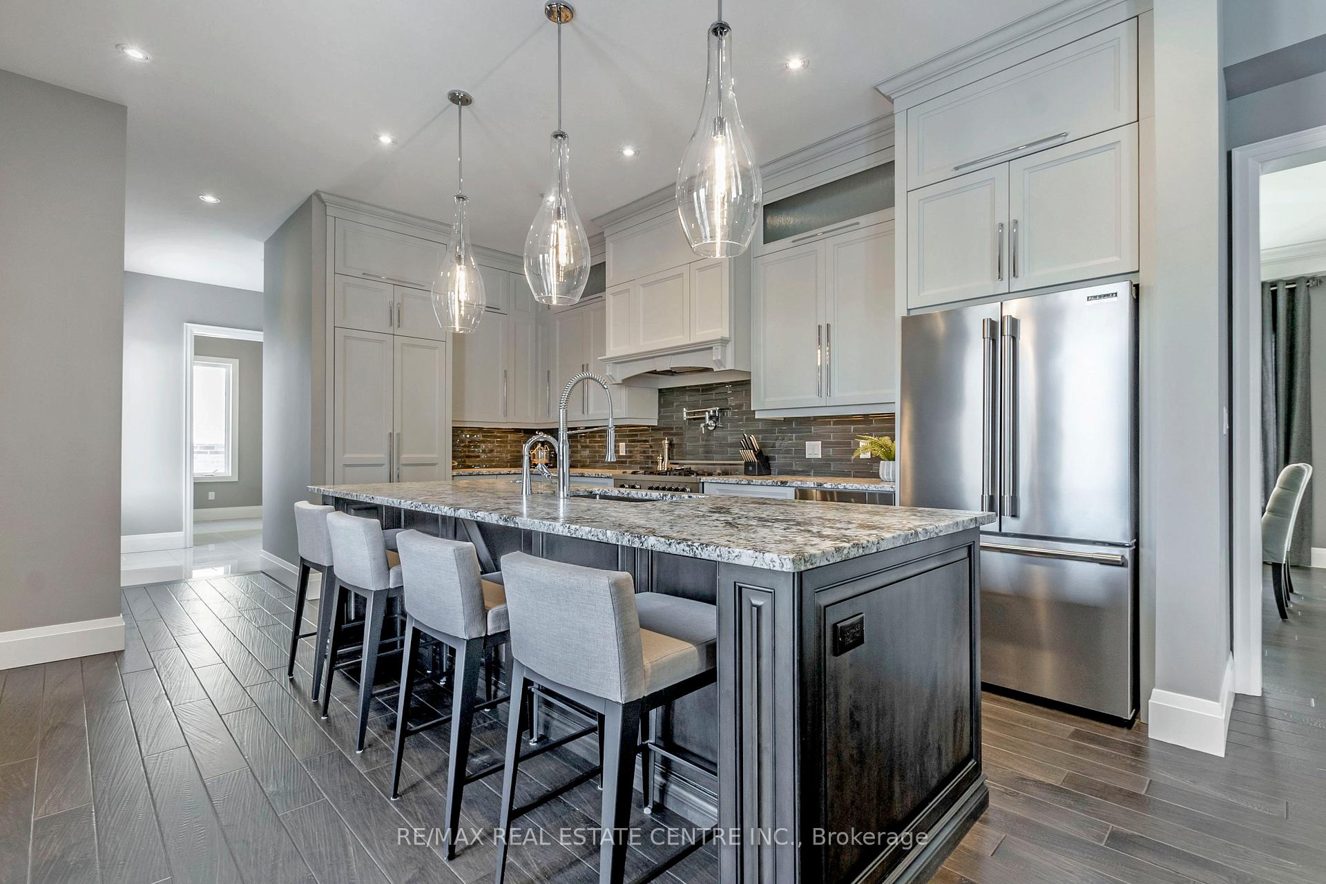 Photo 7 of Unit 4, 258 Edgewater Crescent, Kitchener, Grand River South — HOMEH