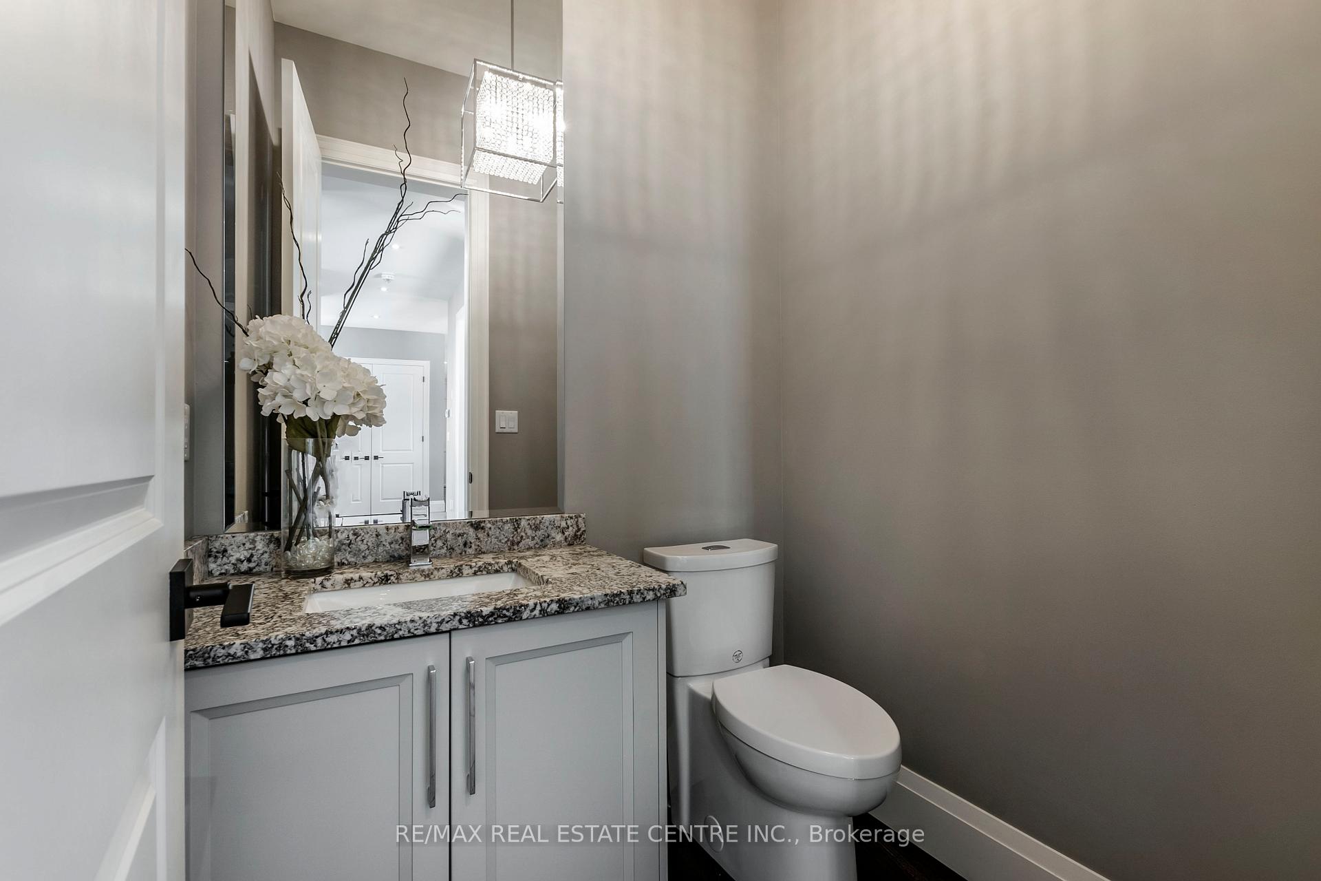 Photo 12 of Unit 4, 258 Edgewater Crescent, Kitchener, Grand River South — HOMEH