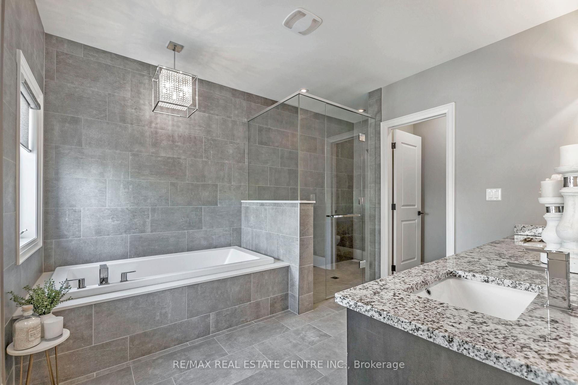 Photo 14 of Unit 4, 258 Edgewater Crescent, Kitchener, Grand River South — HOMEH