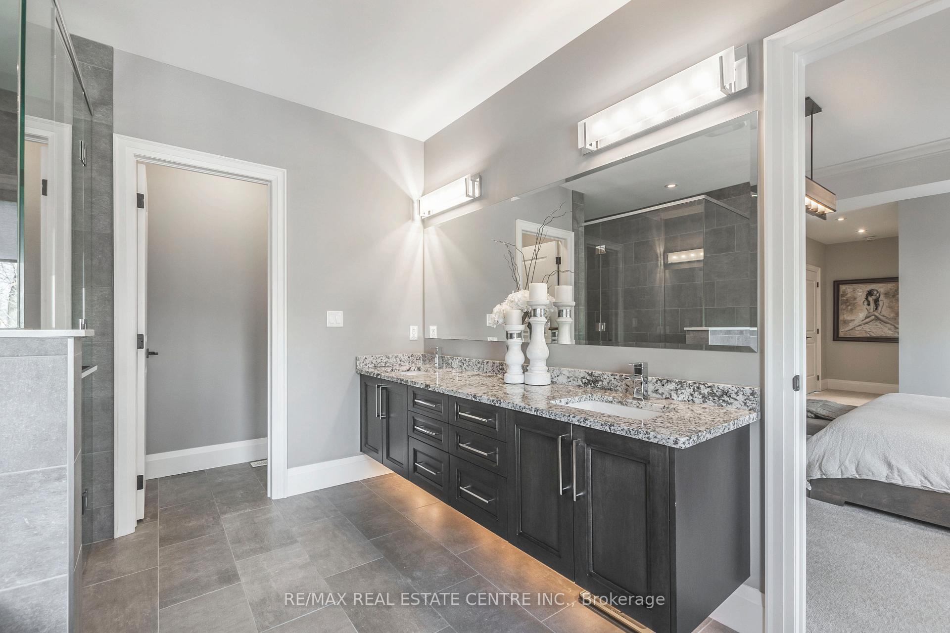 Photo 15 of Unit 4, 258 Edgewater Crescent, Kitchener, Grand River South — HOMEH