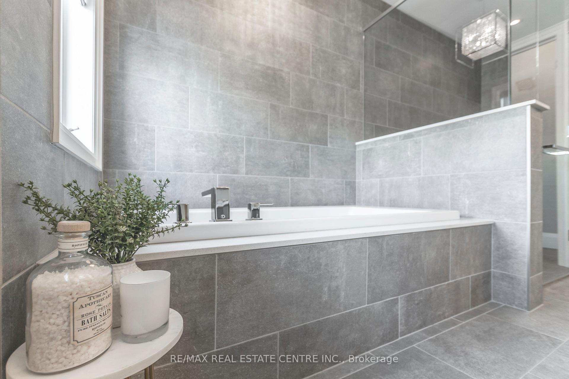 Photo 16 of Unit 4, 258 Edgewater Crescent, Kitchener, Grand River South — HOMEH
