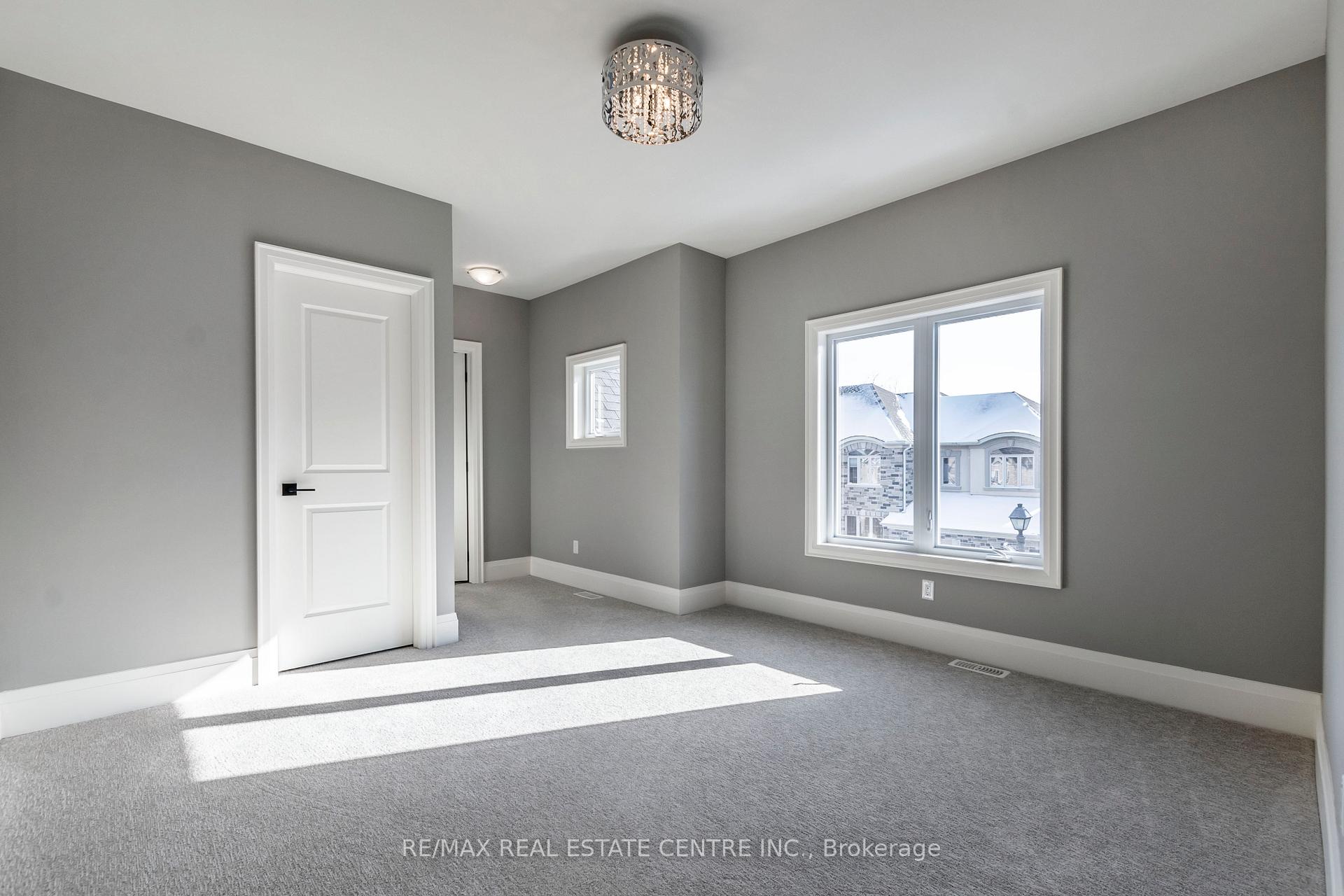 Photo 17 of Unit 4, 258 Edgewater Crescent, Kitchener, Grand River South — HOMEH