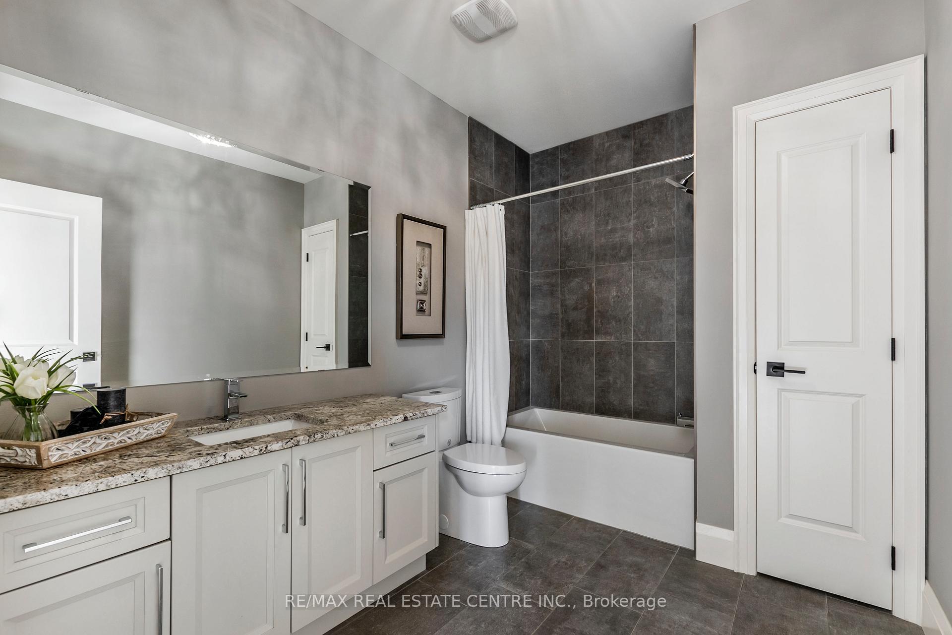 Photo 18 of Unit 4, 258 Edgewater Crescent, Kitchener, Grand River South — HOMEH