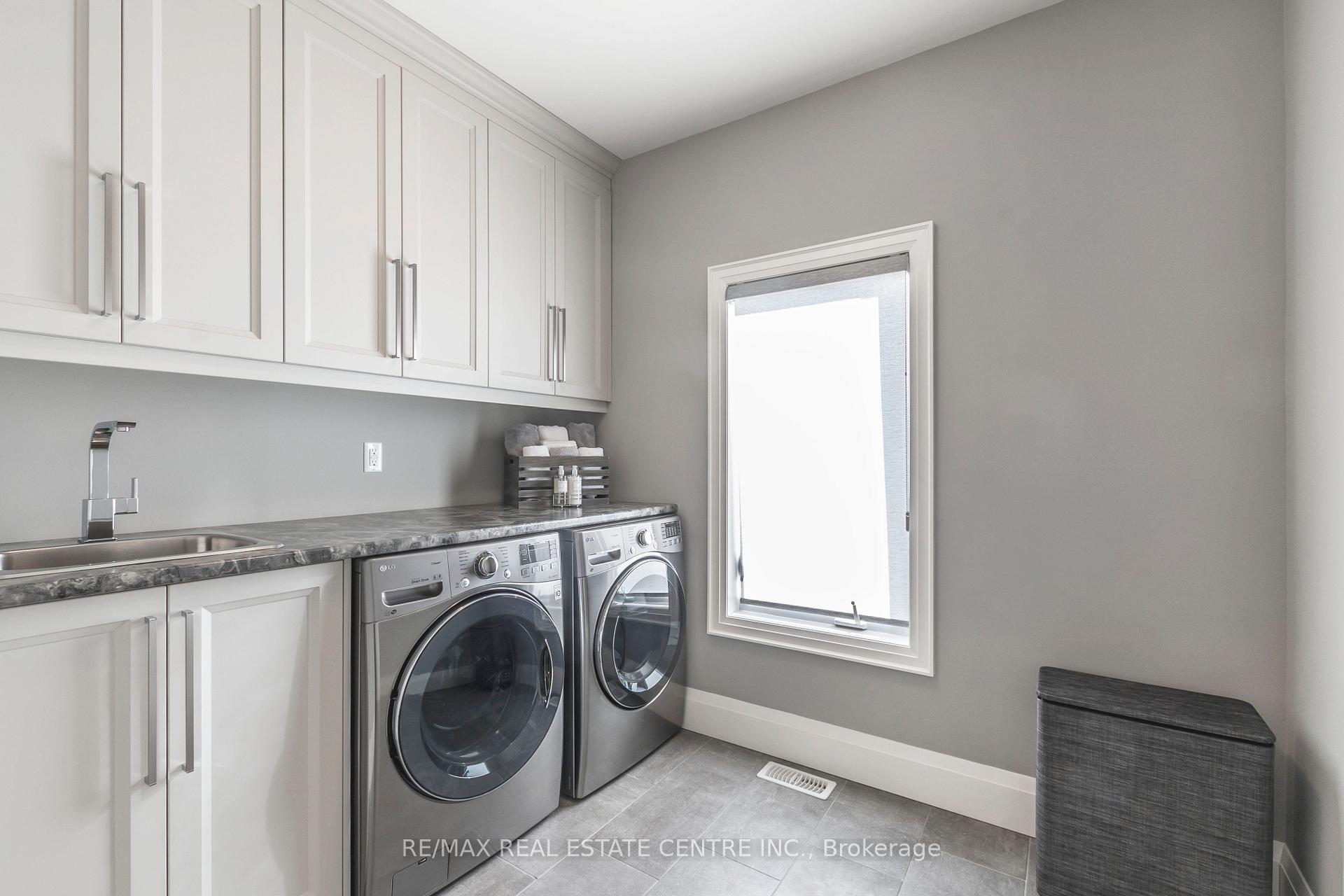 Photo 19 of Unit 4, 258 Edgewater Crescent, Kitchener, Grand River South — HOMEH