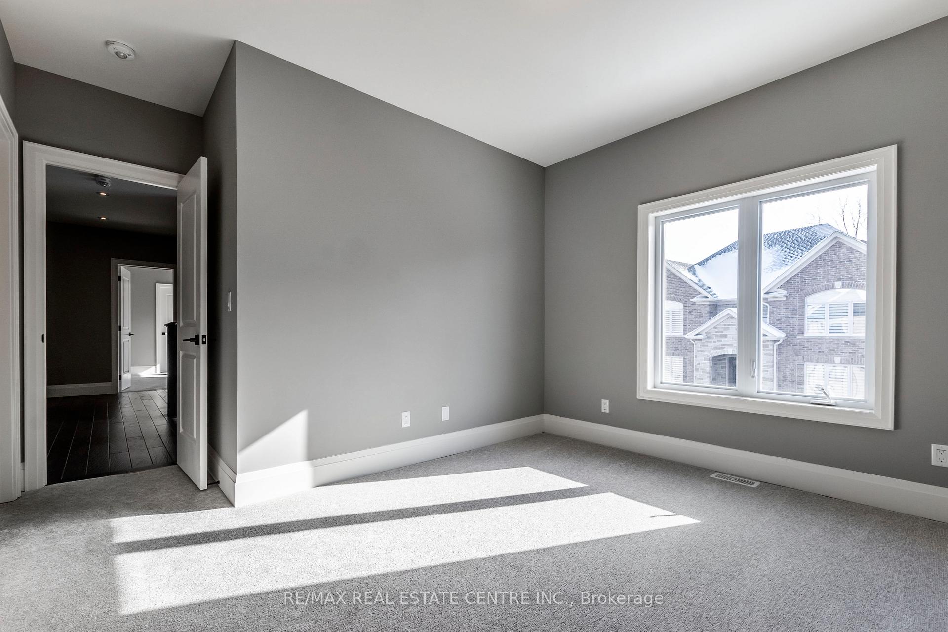 Photo 22 of Unit 4, 258 Edgewater Crescent, Kitchener, Grand River South — HOMEH