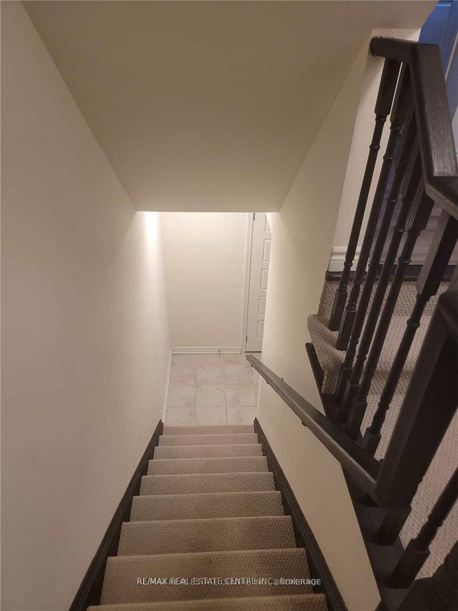 Photo 7 of 872 Ash Gate N, Milton, Cobban — HOMEH