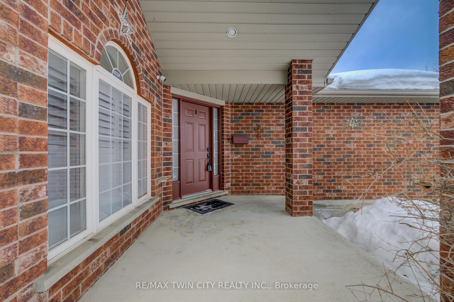 Photo 2 of 92 Rush Meadow Street, Kitchener — HOMEH