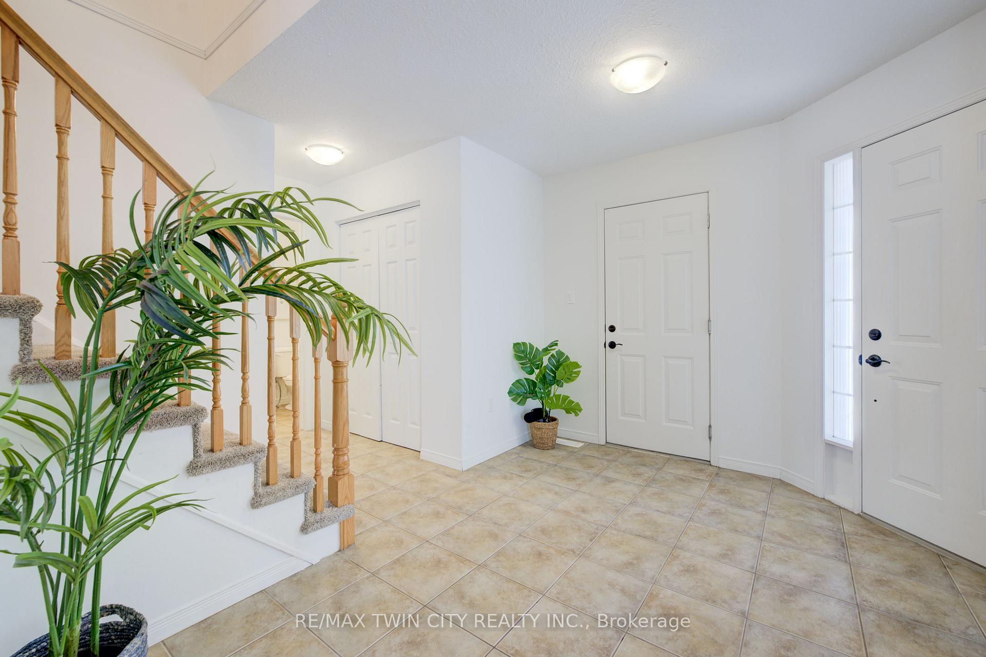 Photo 3 of 92 Rush Meadow Street, Kitchener — HOMEH