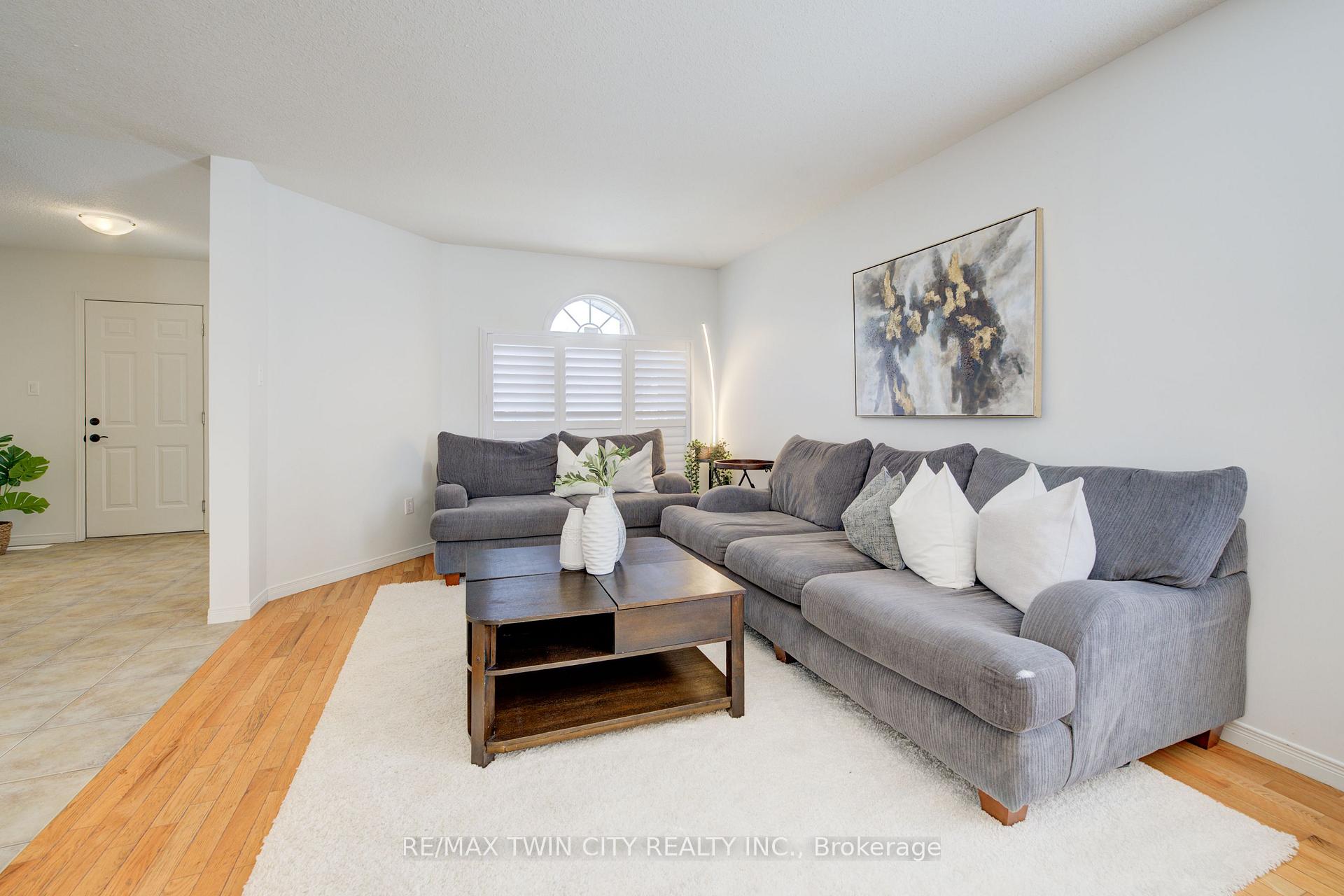 Photo 5 of 92 Rush Meadow Street, Kitchener — HOMEH