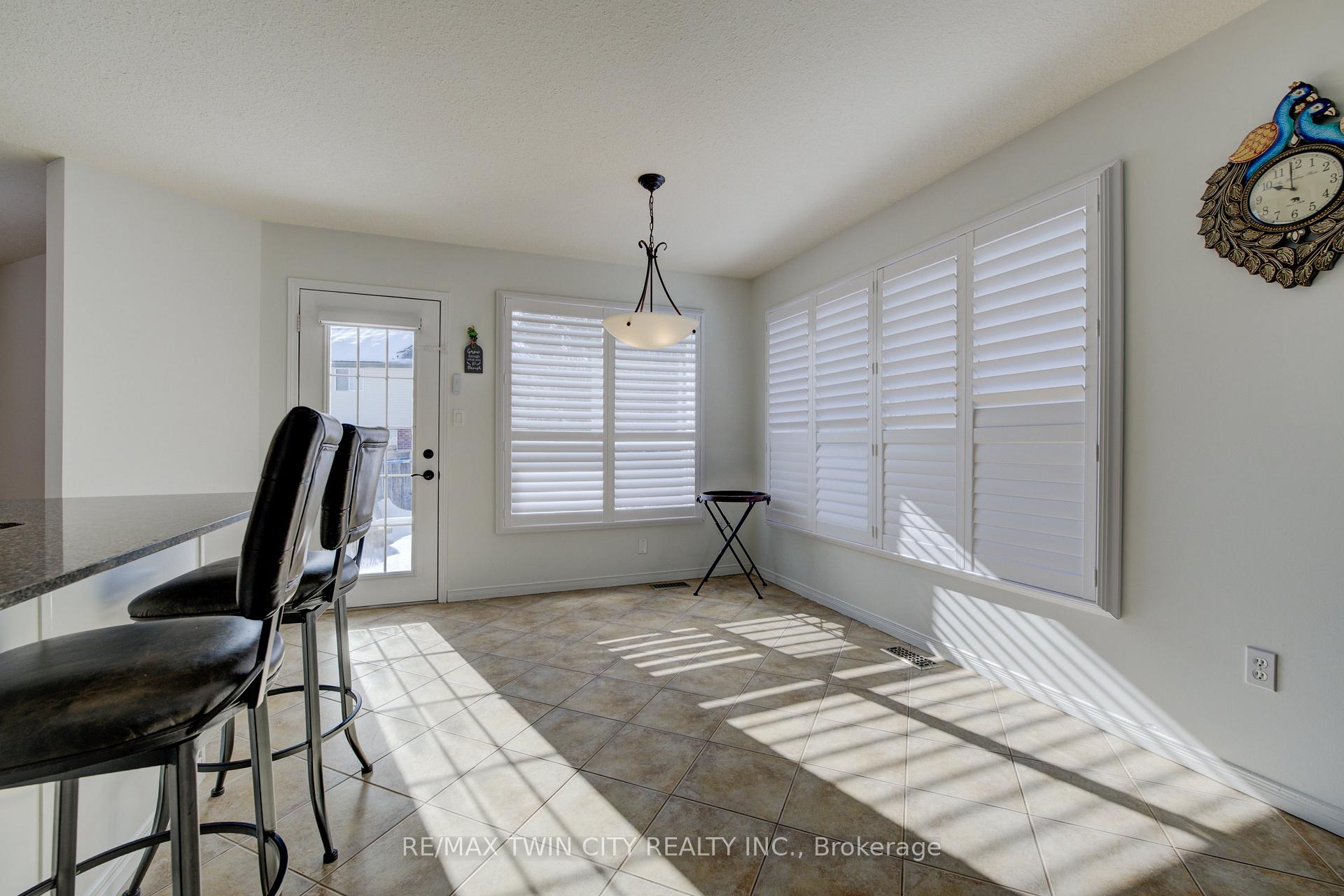 Photo 8 of 92 Rush Meadow Street, Kitchener — HOMEH